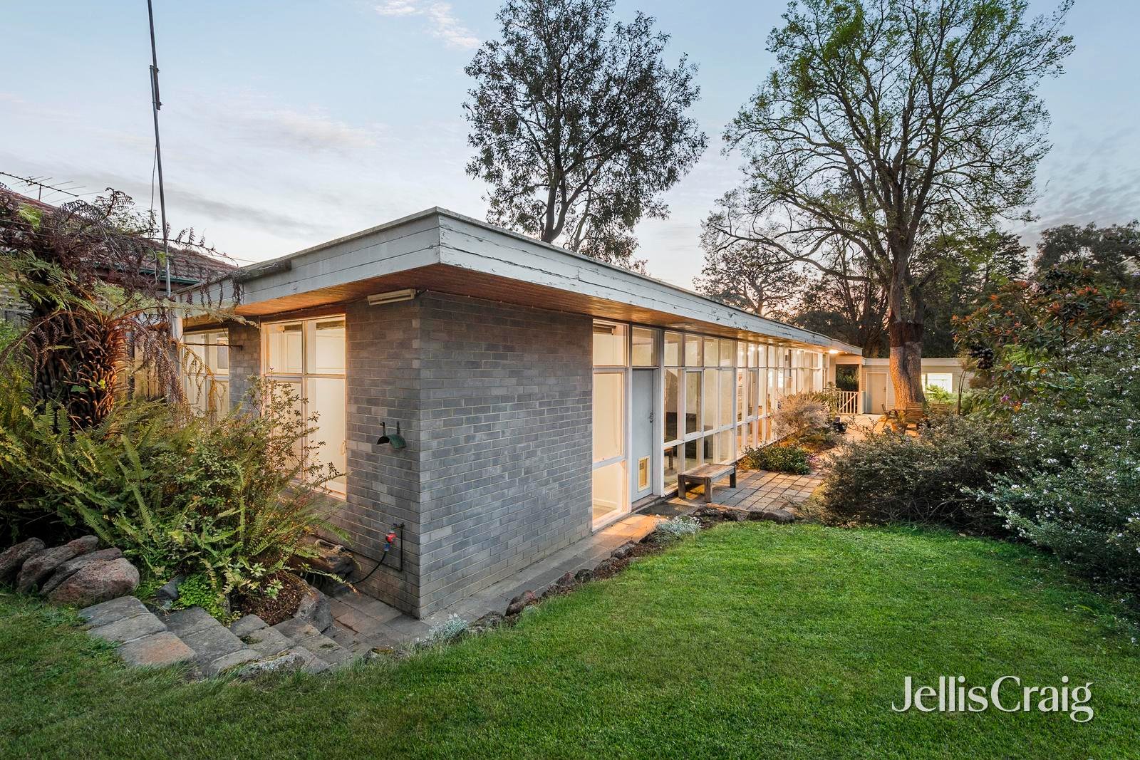 9 Kingfield Court, Camberwell image 2