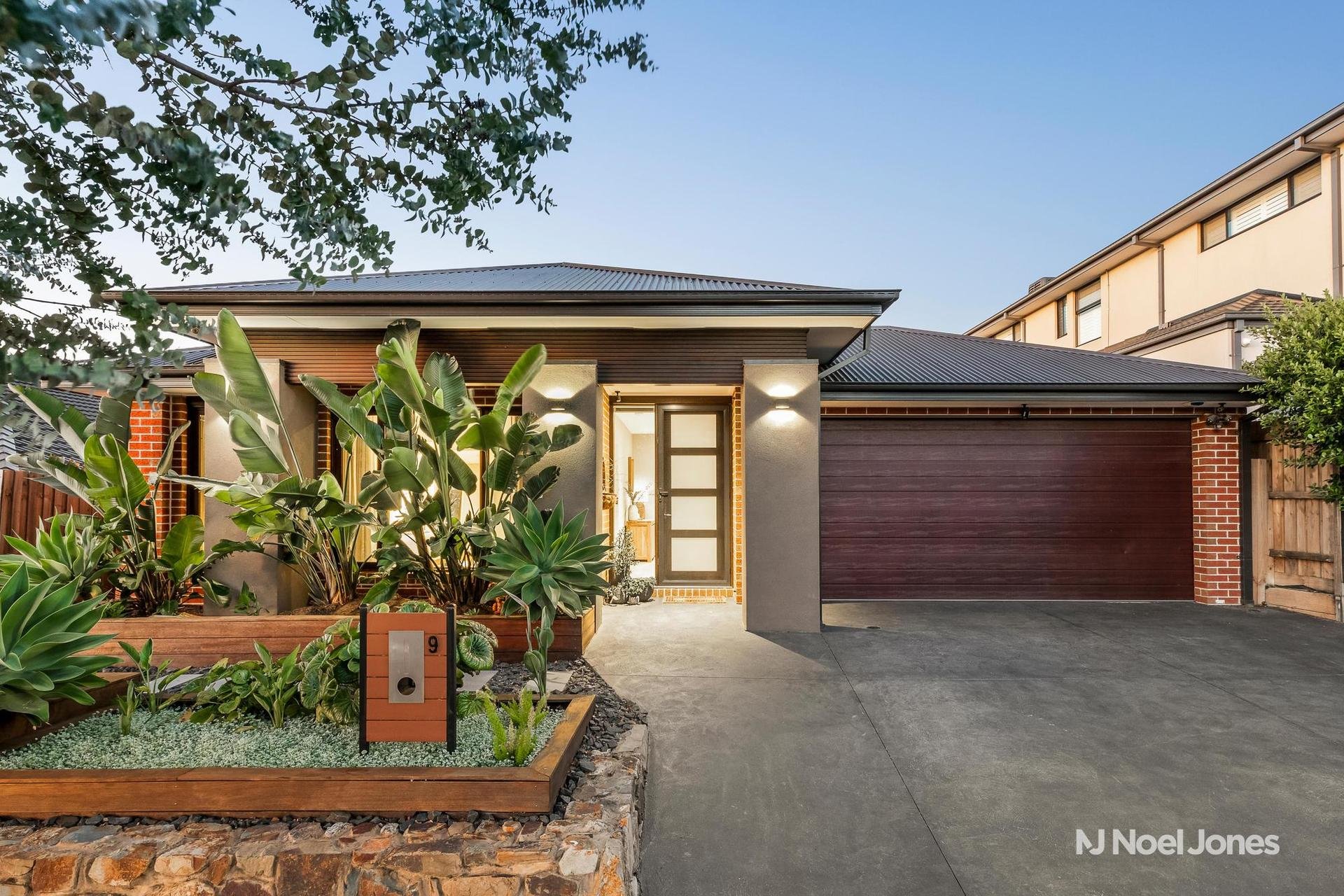 9 Lancer Way, CHIRNSIDE PARK VIC 3116 Noel Jones