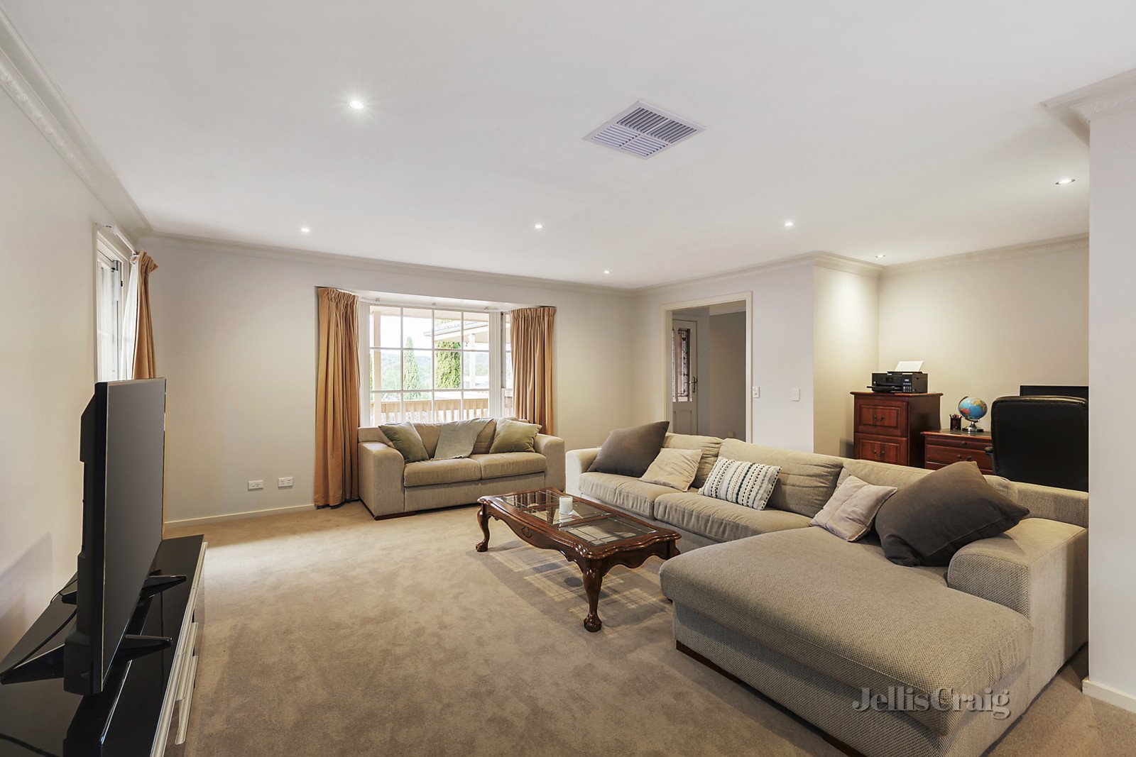 9 Larkin Court, Doncaster East image 2