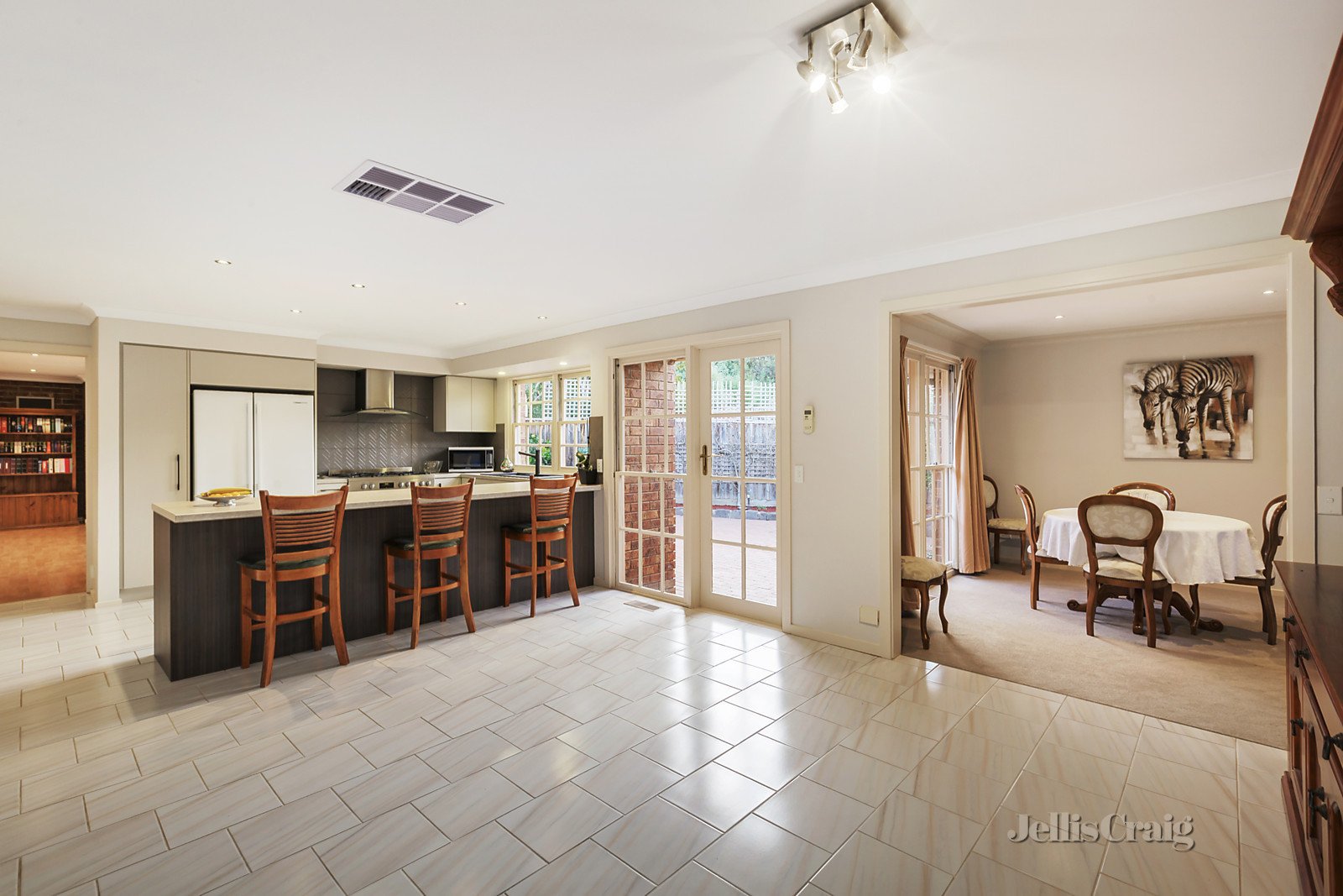 9 Larkin Court, Doncaster East image 4