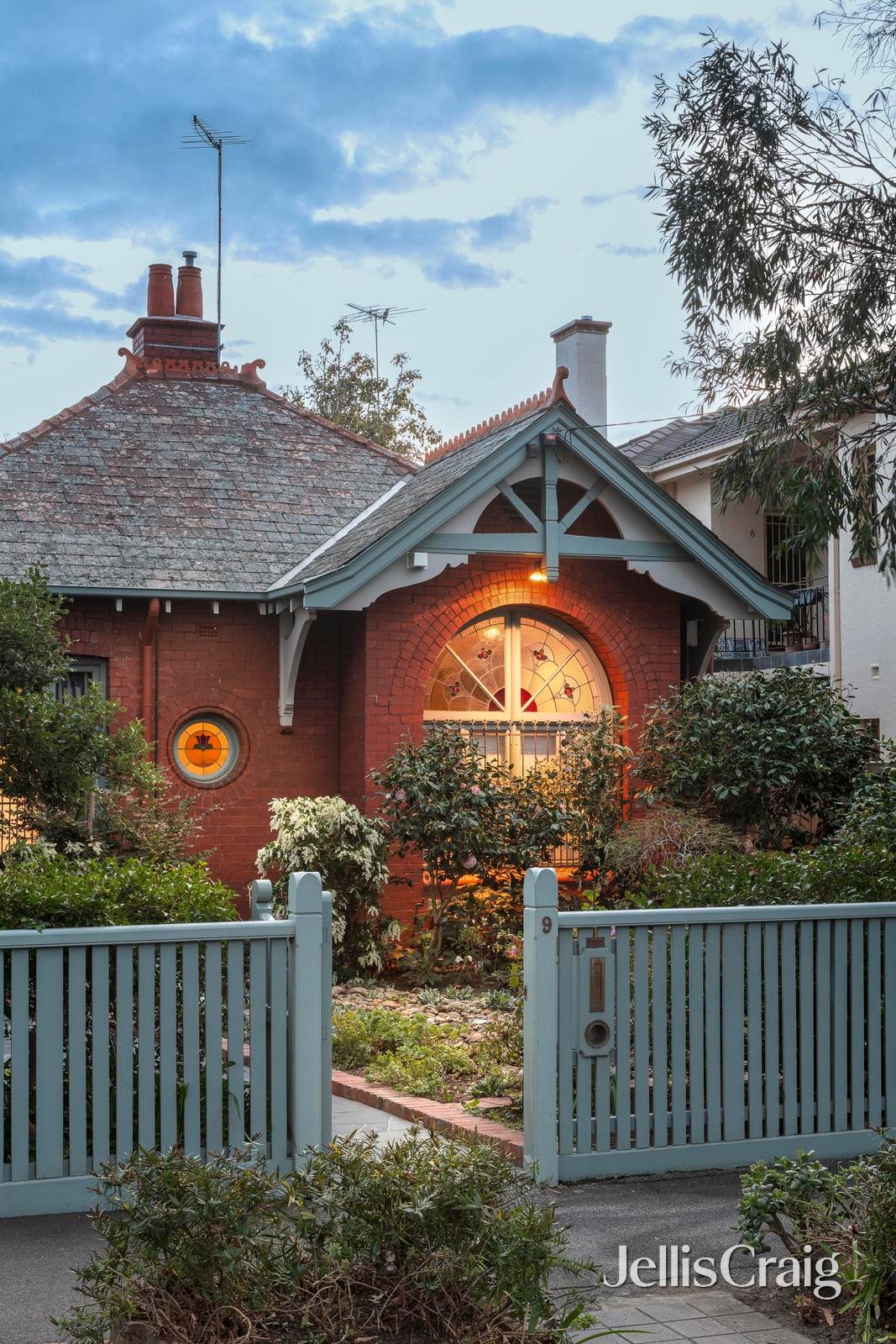 9 Loch Street, St Kilda West image 2