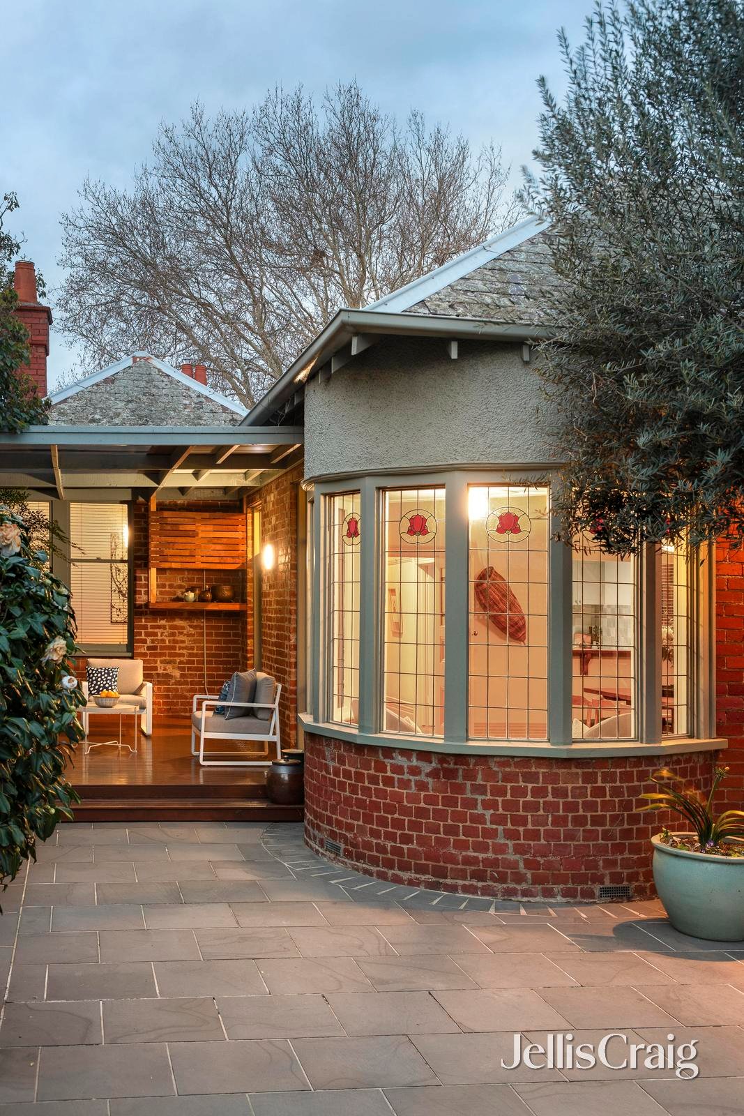 9 Loch Street, St Kilda West image 3