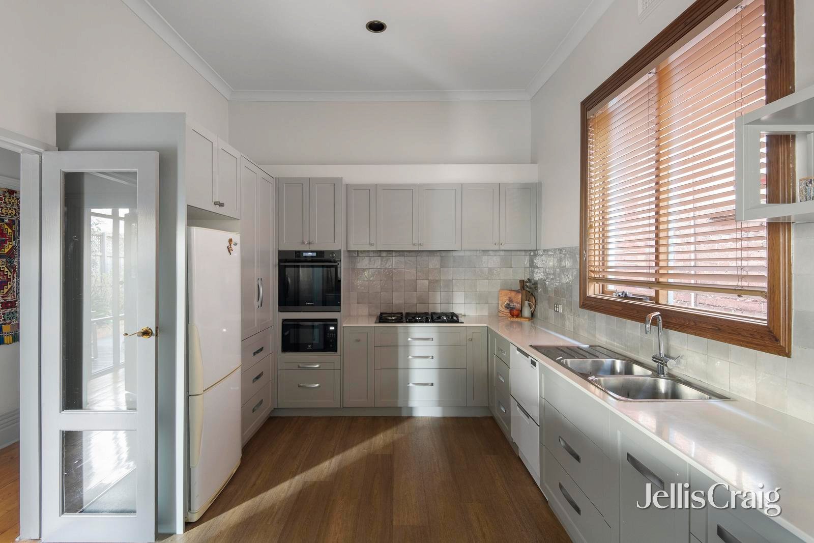 9 Loch Street, St Kilda West image 10