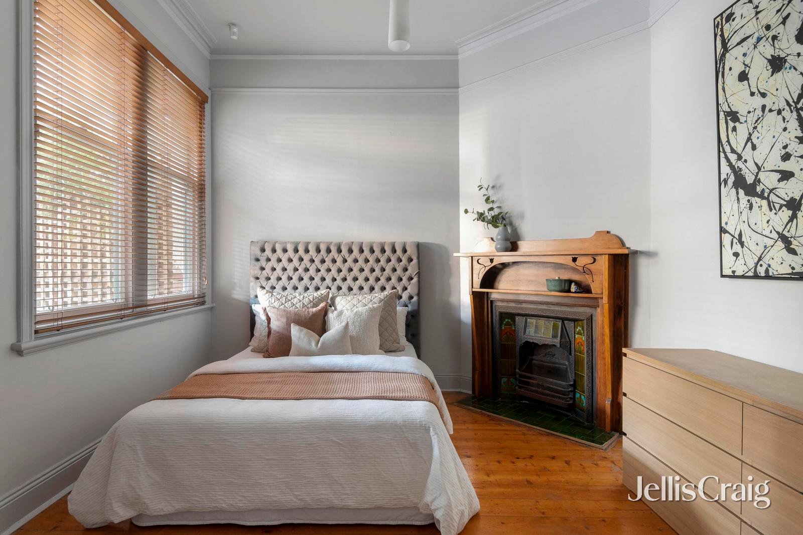 9 Loch Street, St Kilda West image 14