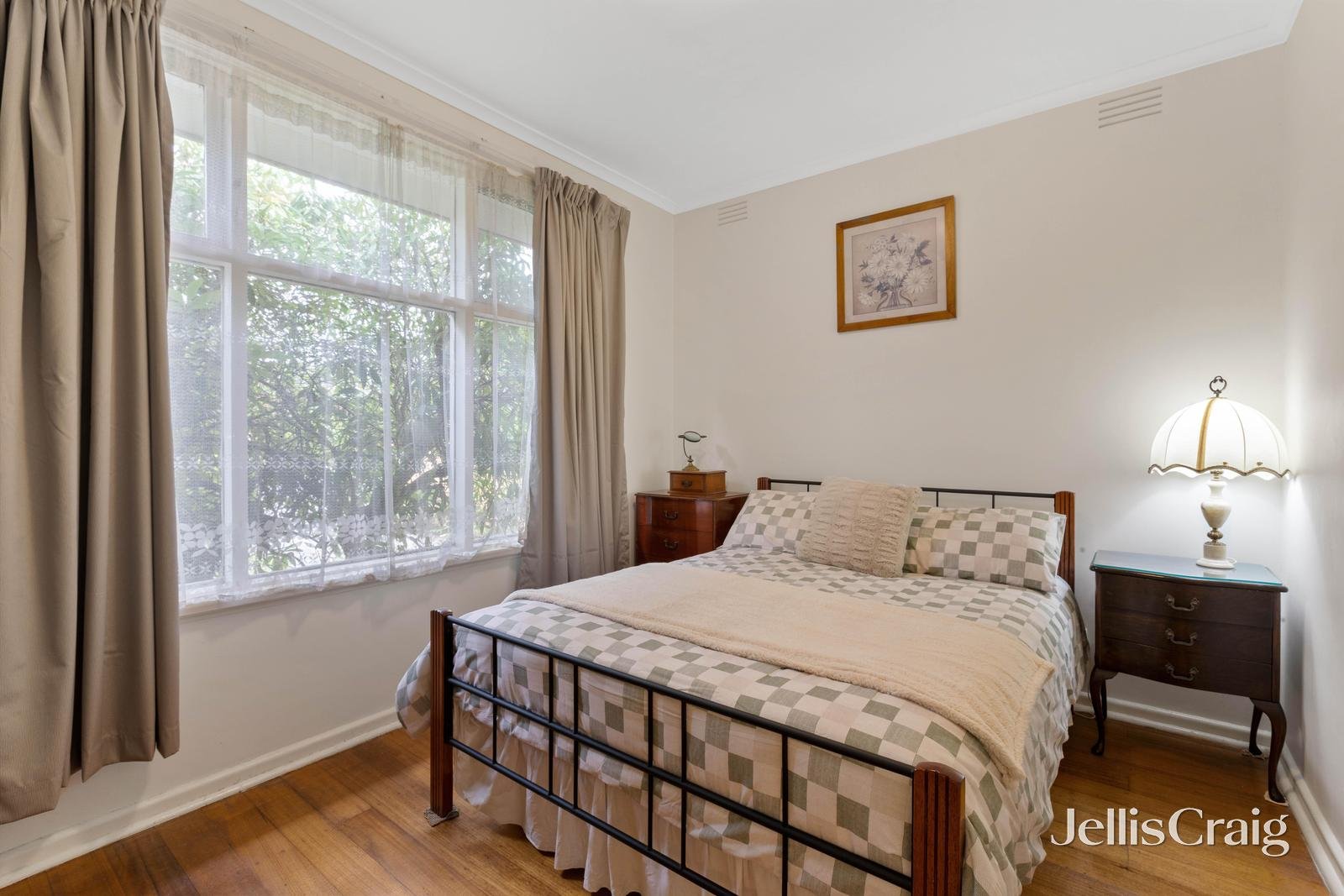 9 Lynden Grove, Mount Waverley image 6