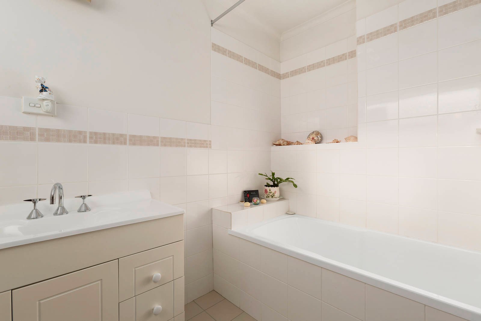 Property Gallery Thumbnail 6