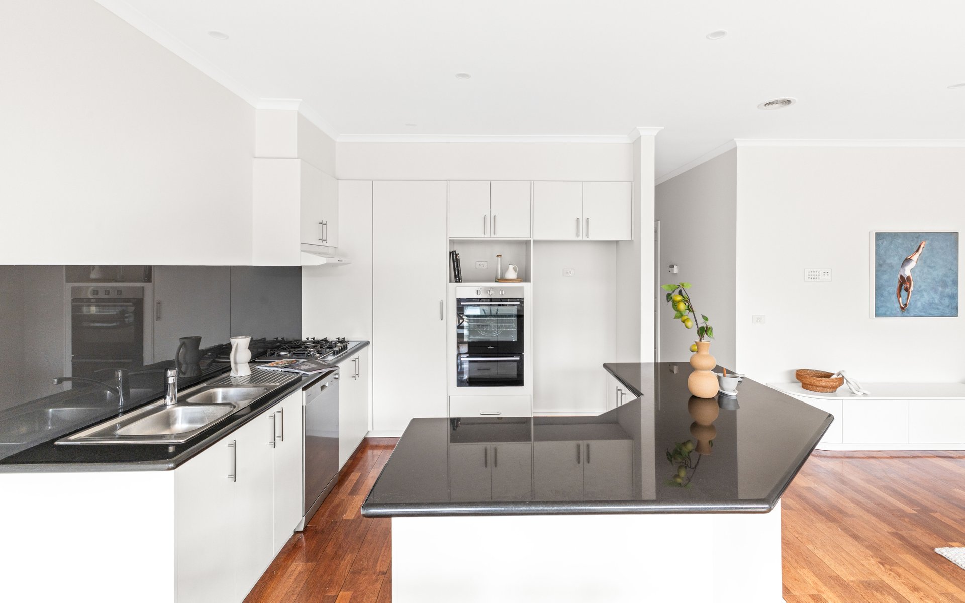 9 Maraquita Grove, Hawthorn East image 6