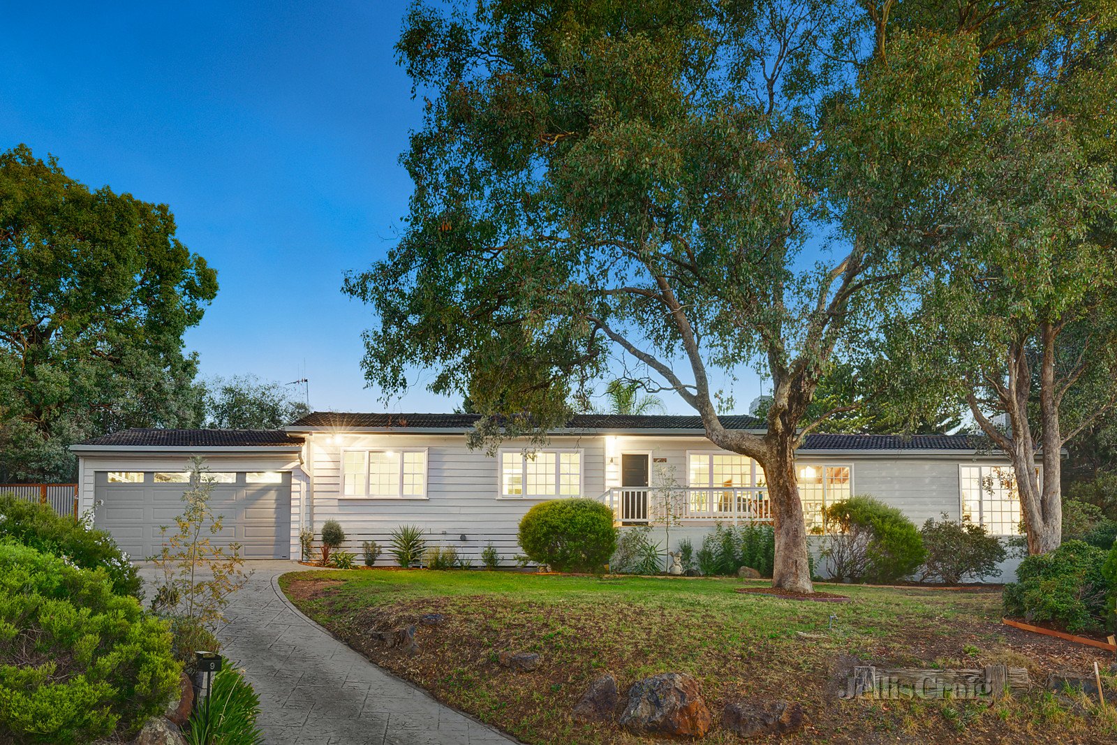 9 Marian Court, Eltham North image 2