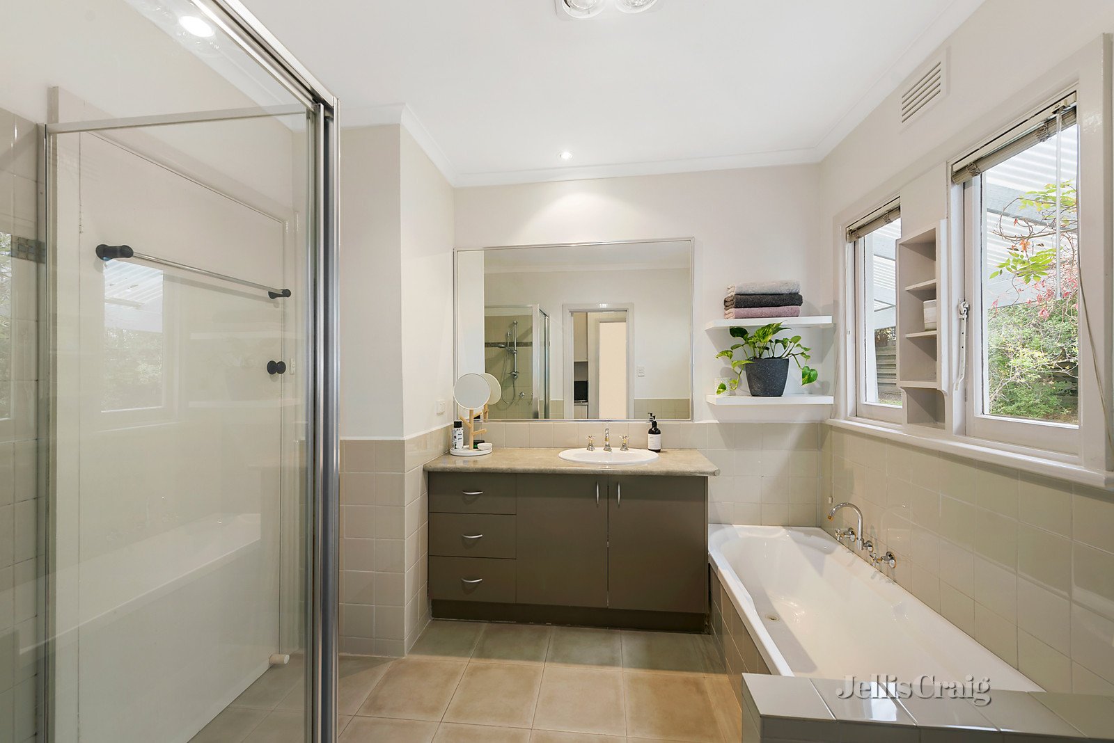 9 Marian Court, Eltham North image 7