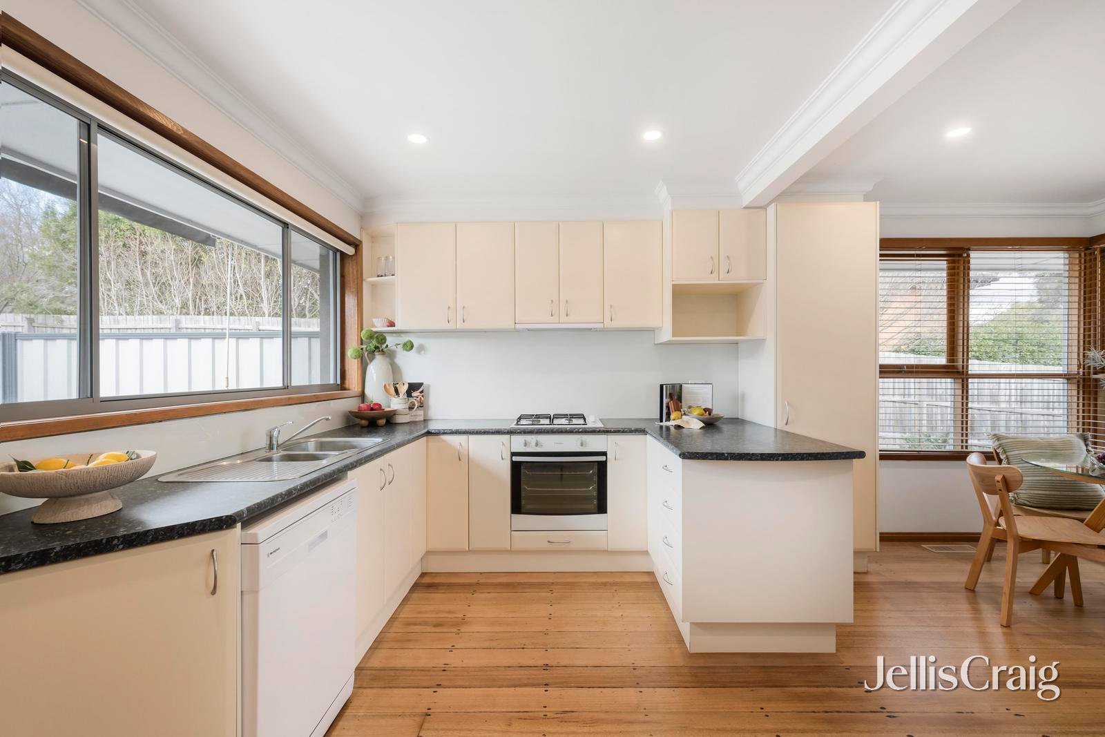 9 Masefield Avenue, Mooroolbark image 4
