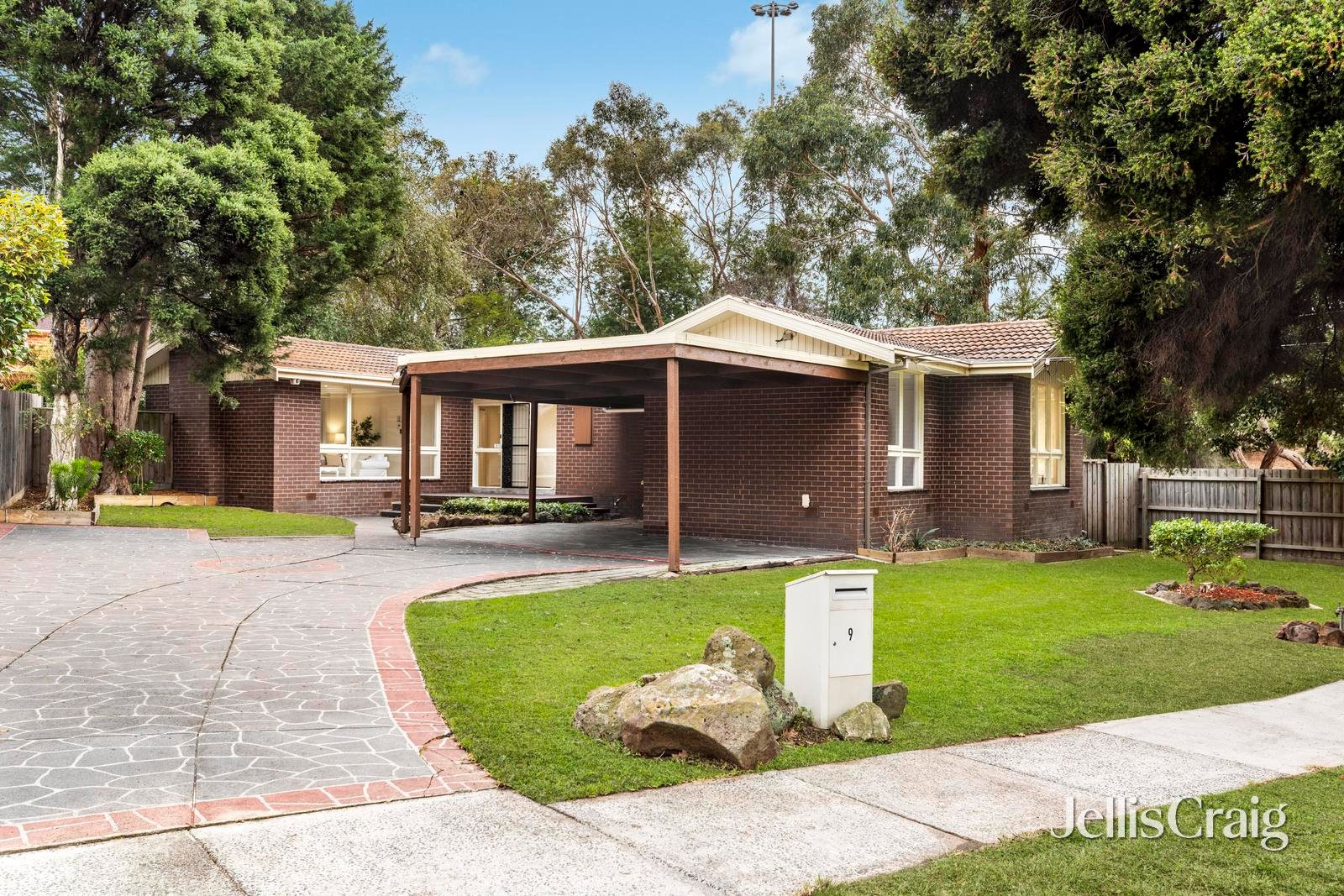 9 Maylands Crescent, Glen&nbsp;Waverley image 1