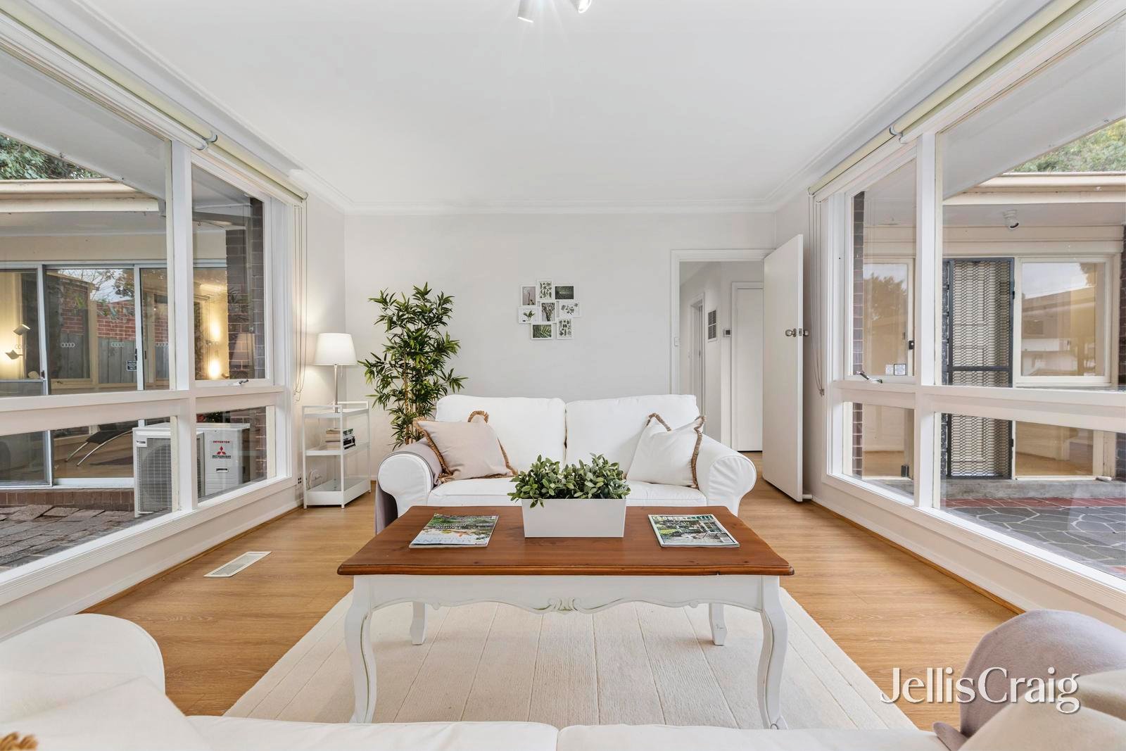 9 Maylands Crescent, Glen&nbsp;Waverley image 2