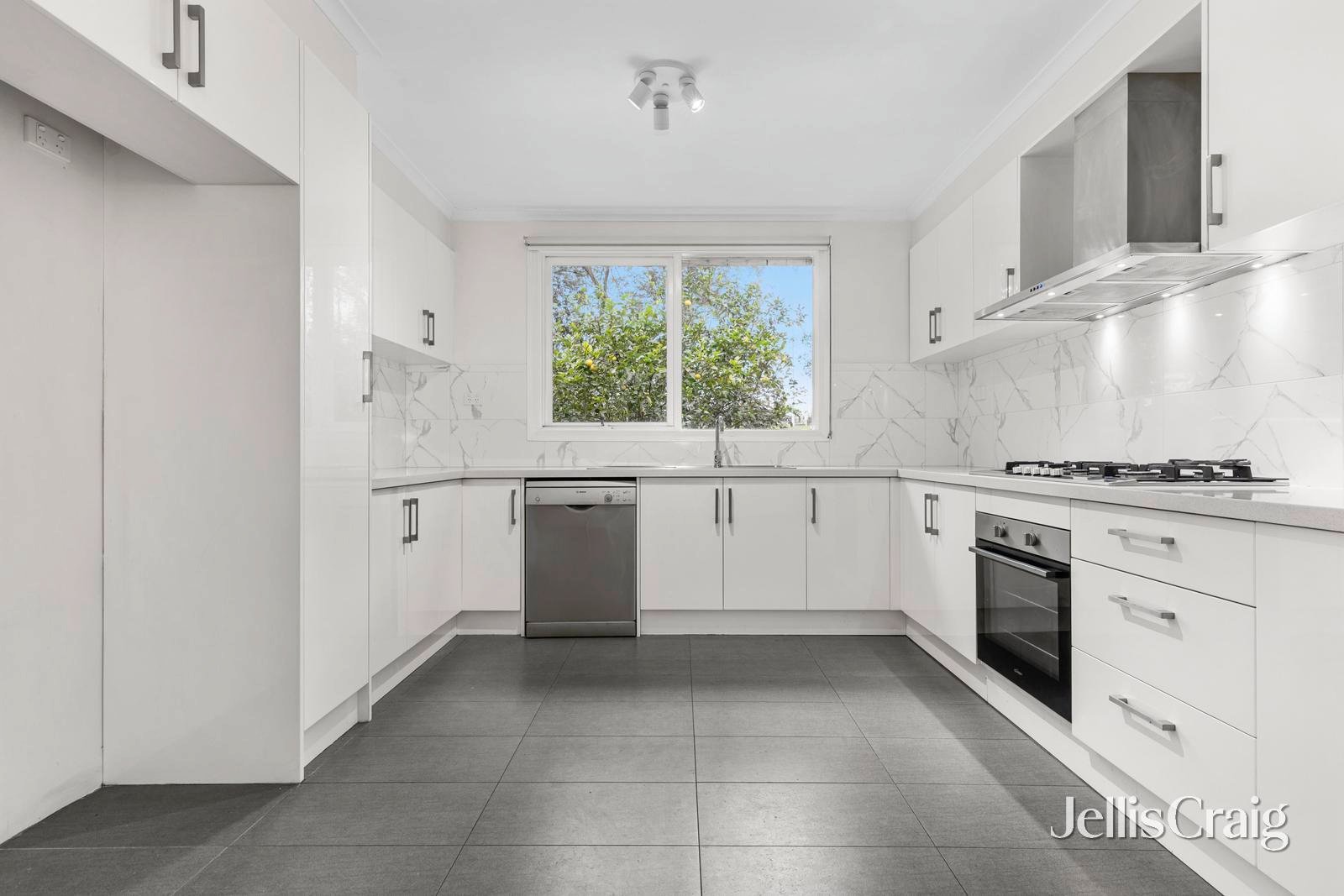 9 Maylands Crescent, Glen&nbsp;Waverley image 4