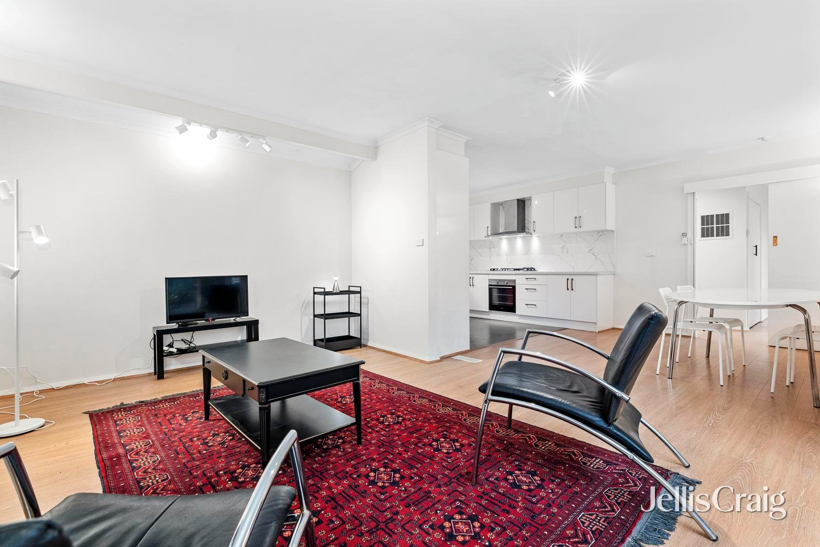 9 Maylands Crescent, Glen&nbsp;Waverley image 6