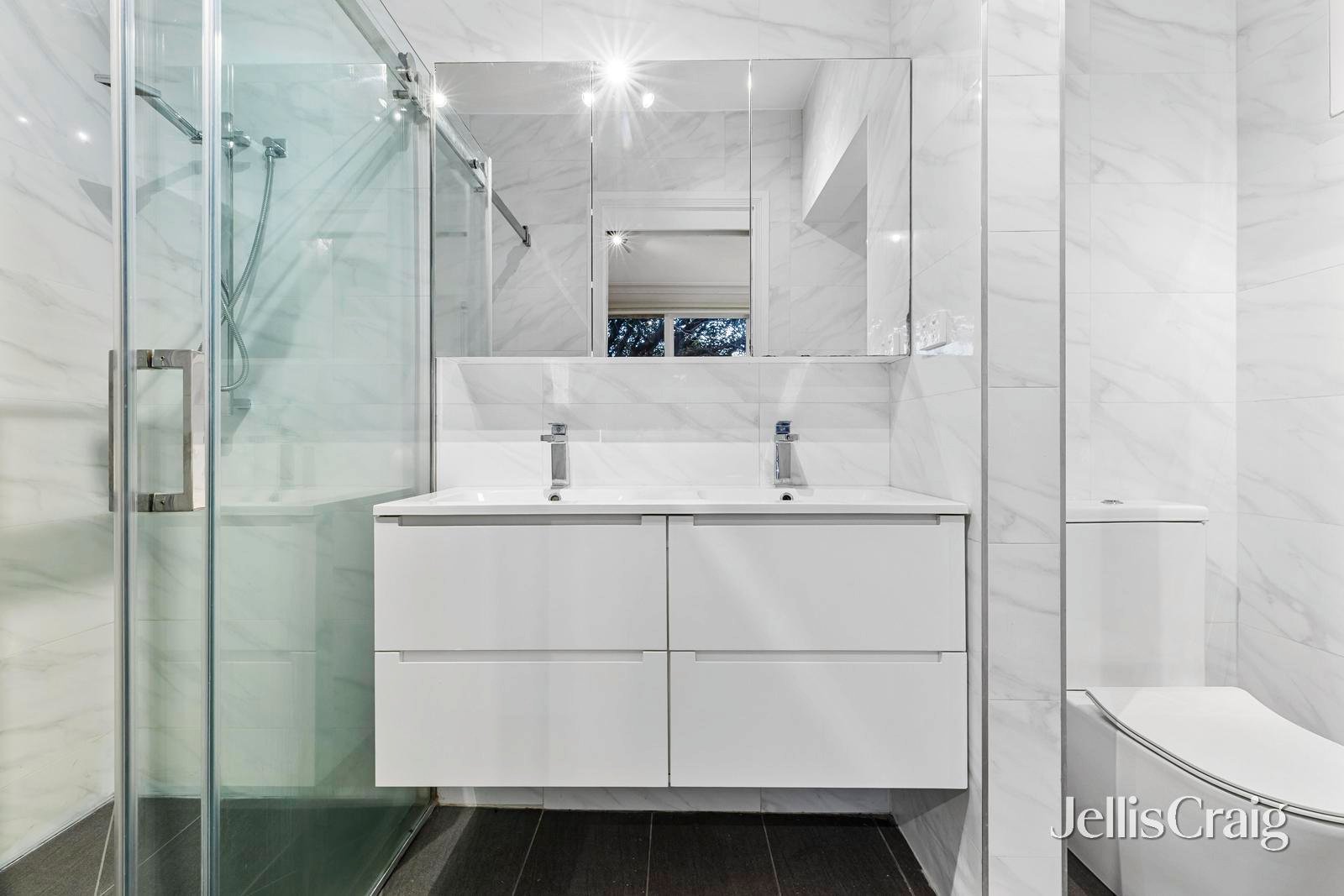 9 Maylands Crescent, Glen&nbsp;Waverley image 8