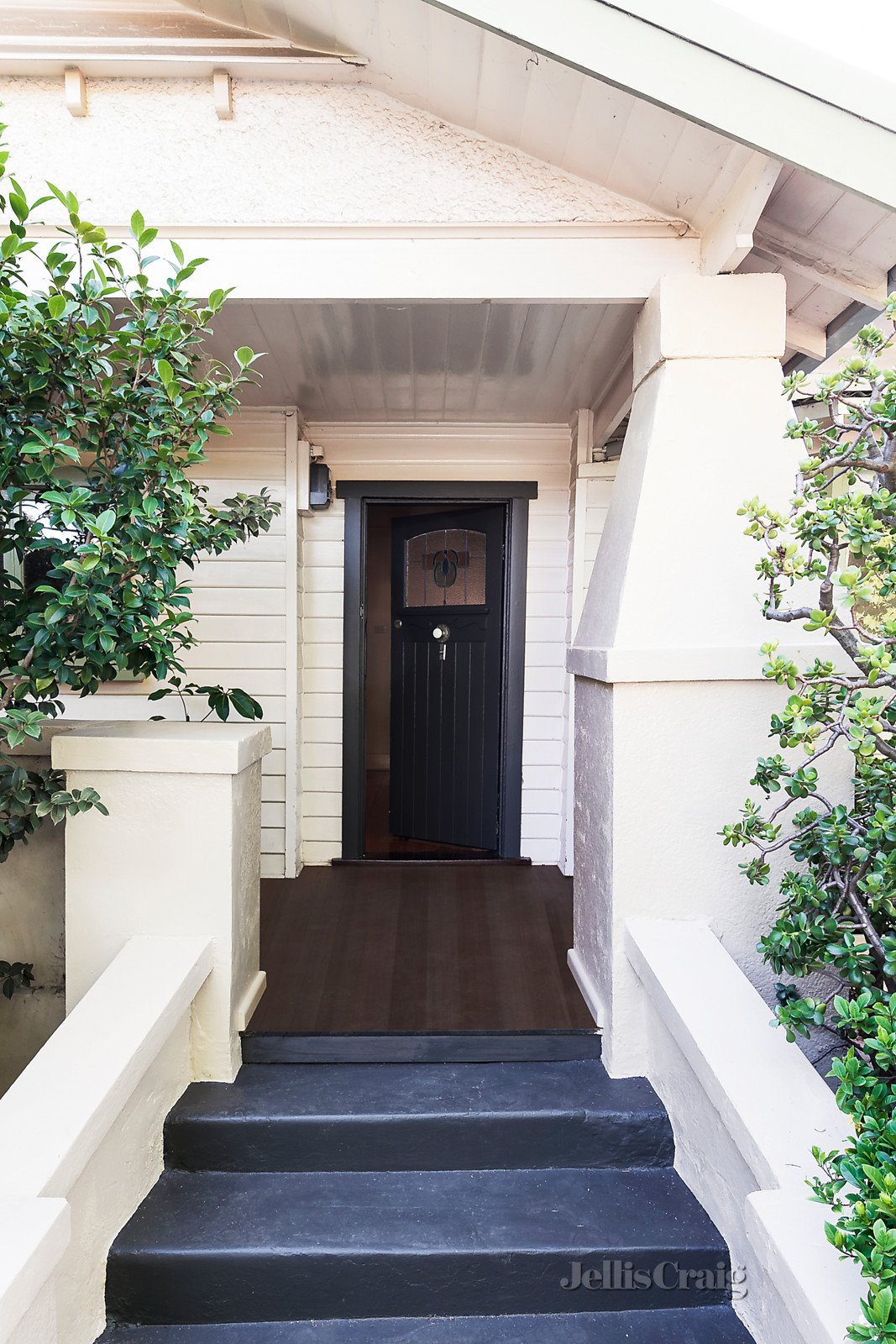 9 McLachlan Street, Northcote image 2