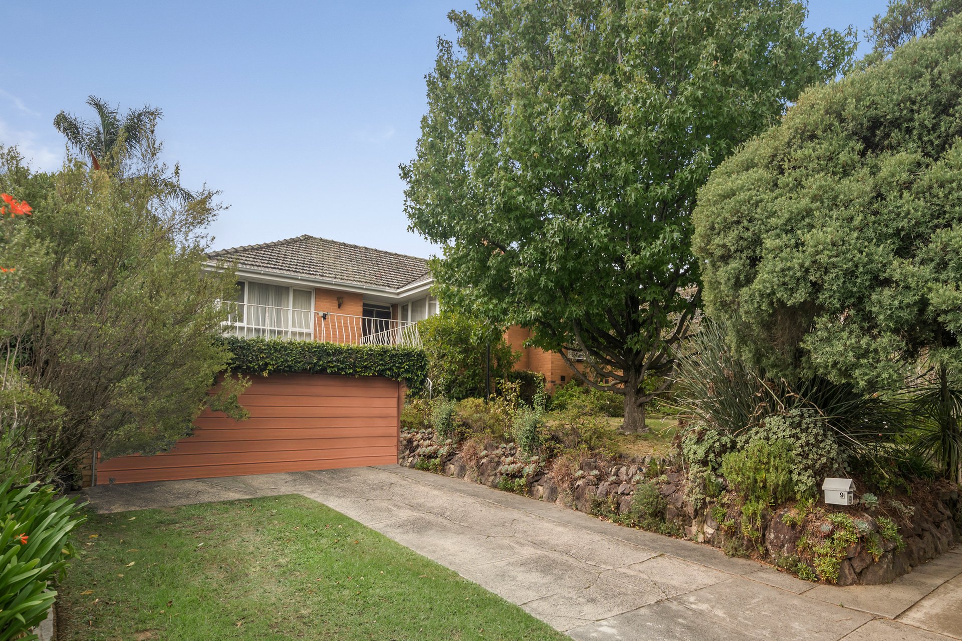 9 Meadowbank Avenue, Doncaster image 1