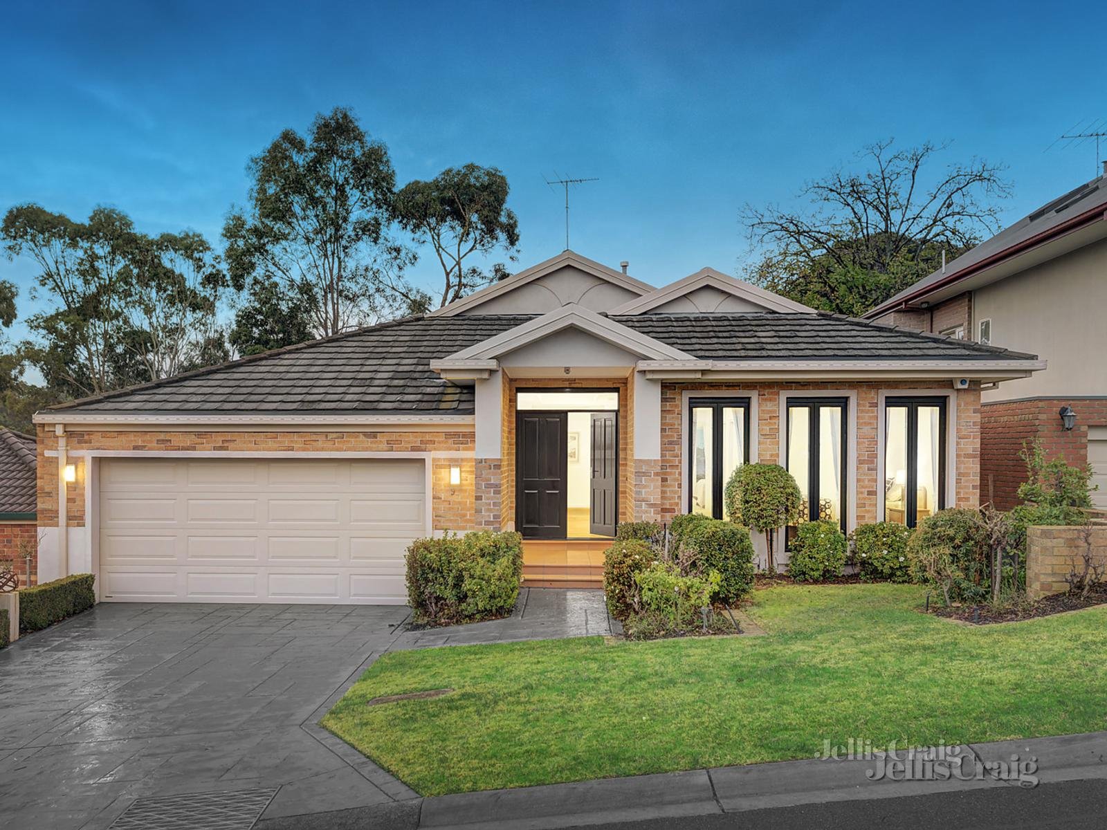 9 Moorakyne Place, Mitcham image 1