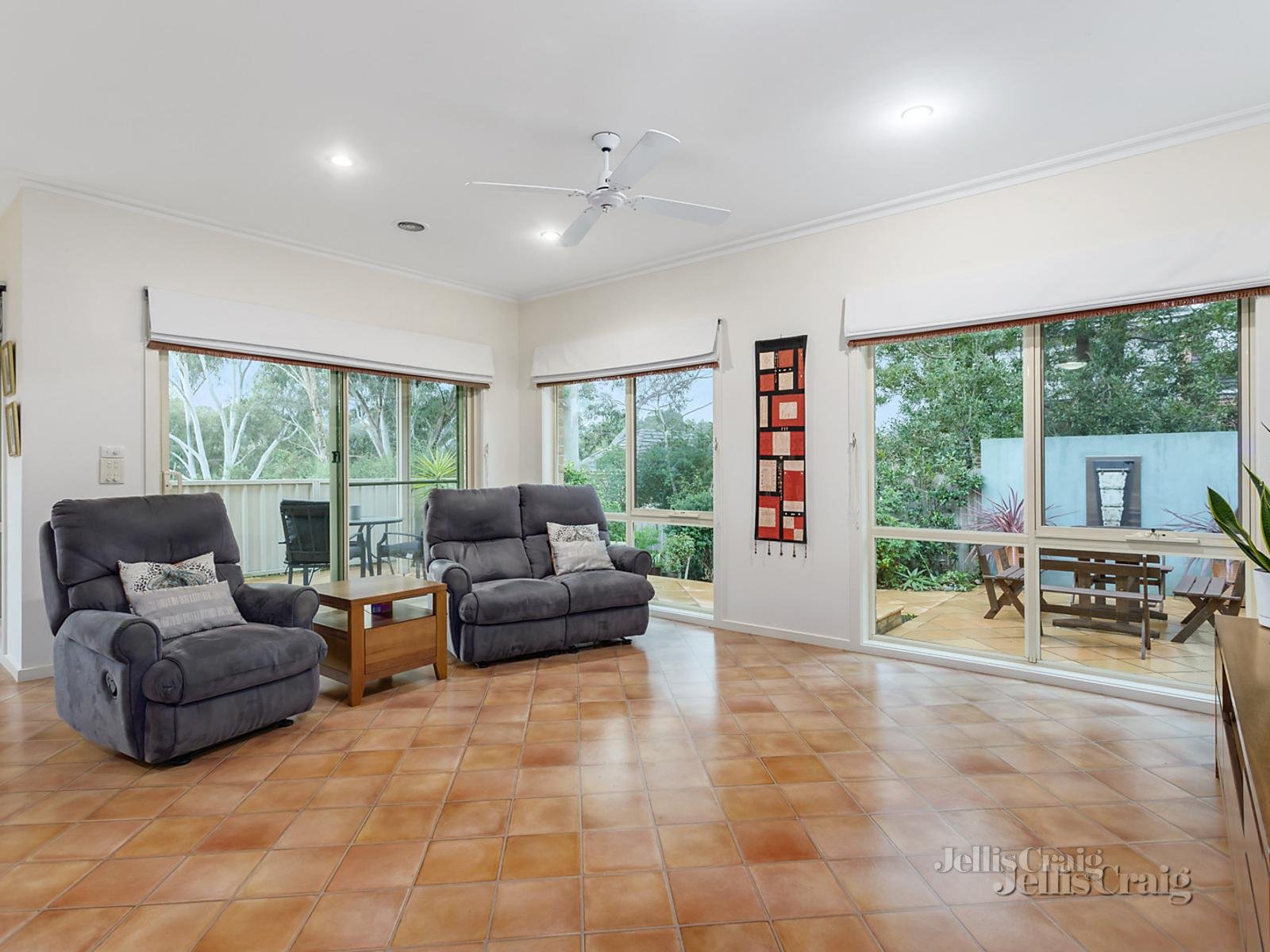 9 Moorakyne Place, Mitcham image 2