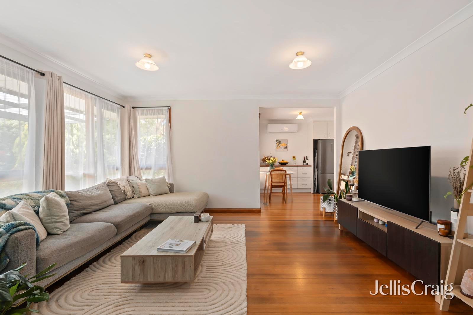 9 Paris Avenue, Croydon South image 2