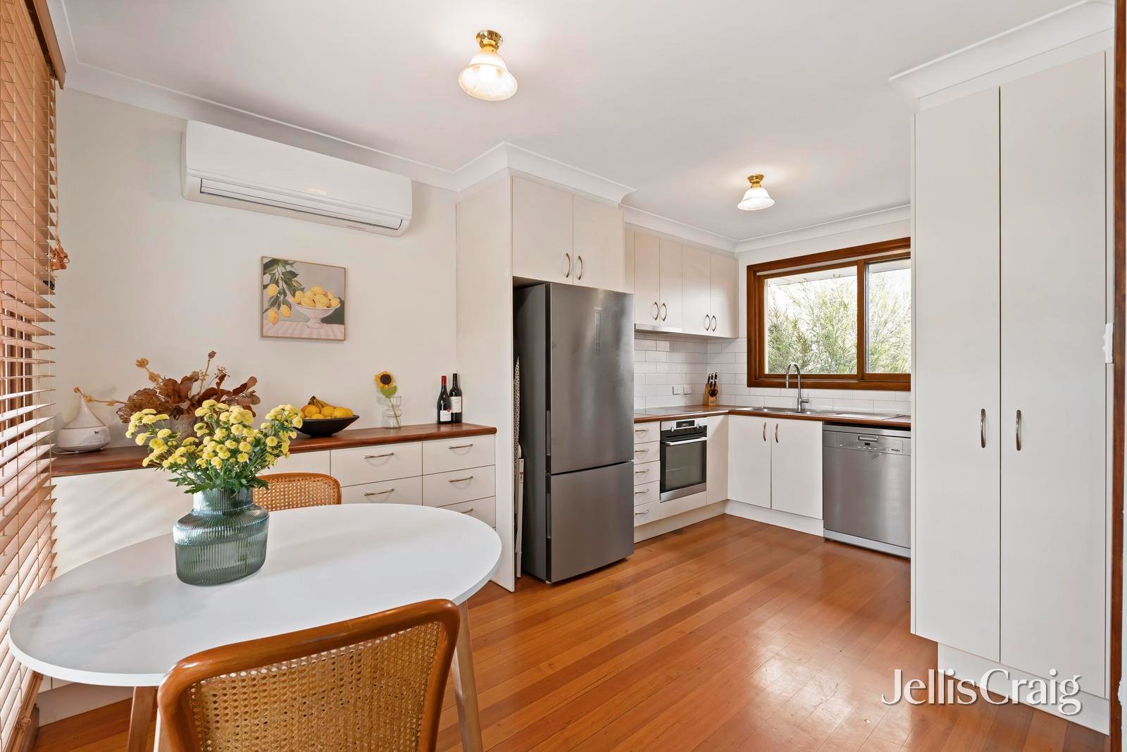 9 Paris Avenue, Croydon South image 3