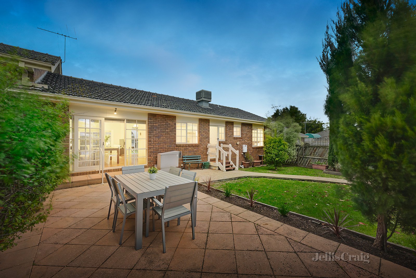 9 Parkhill Drive, Kew image 6