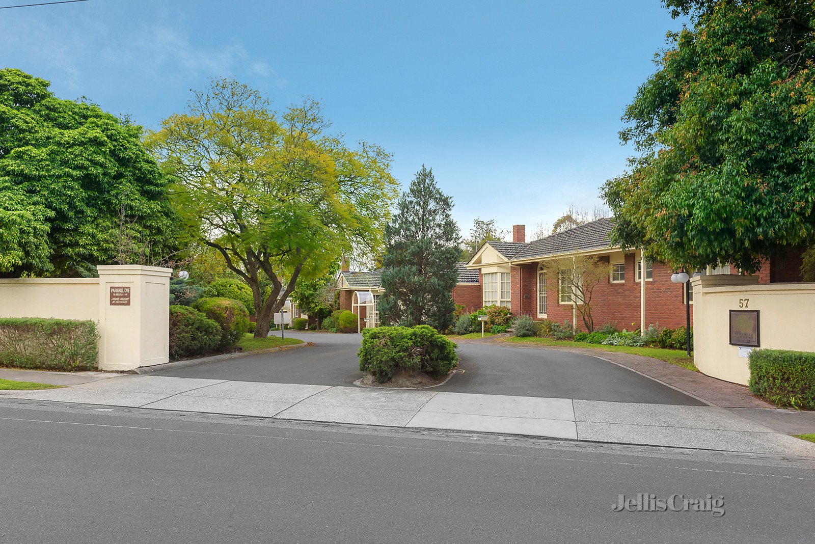 9 Parkhill Drive, Kew image 12