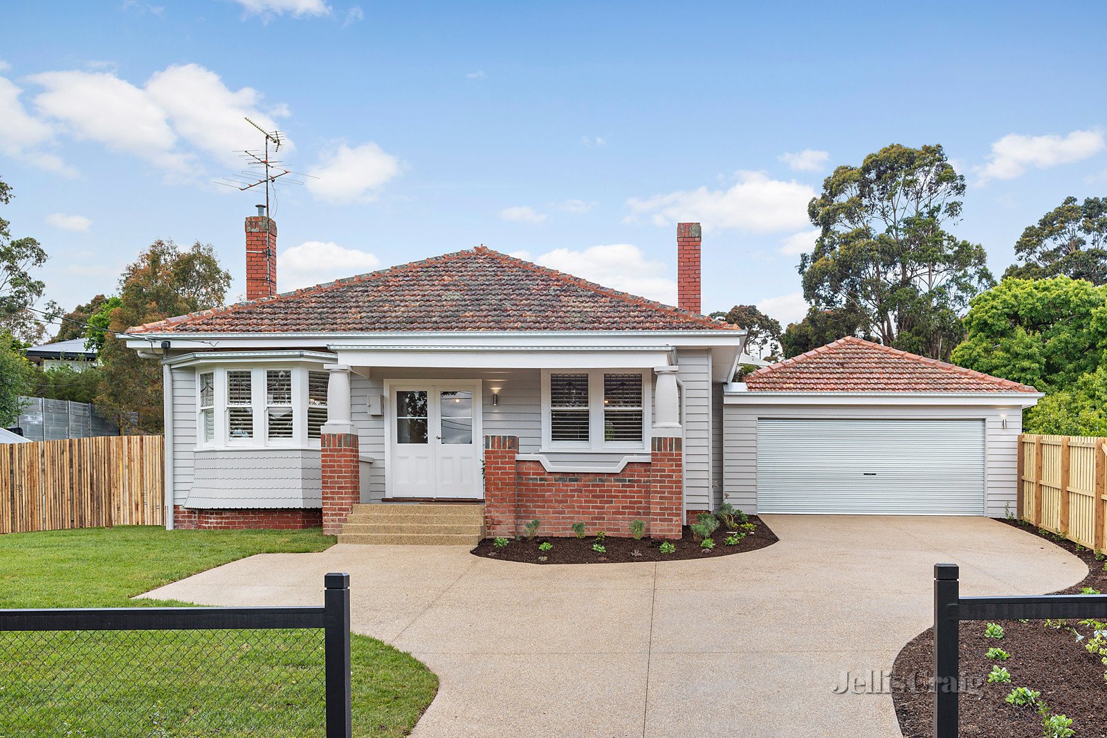 9 Peake Street, Golden Point image 1