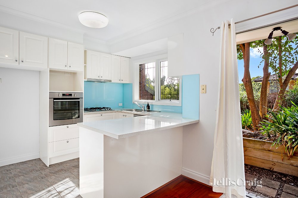 9 Piccadilly Close, Greensborough image 2