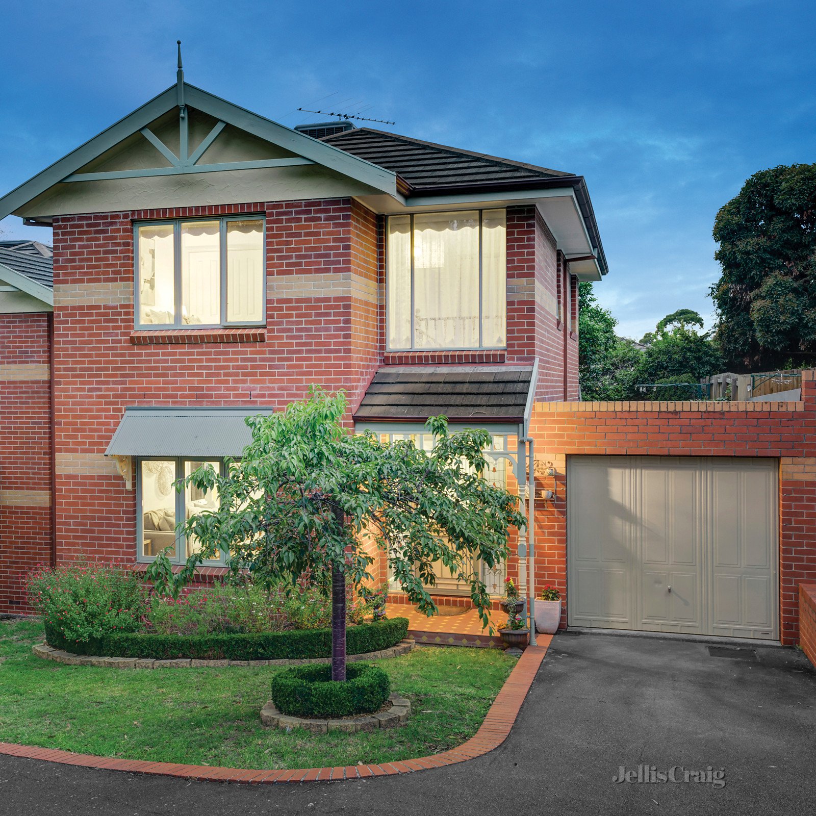 9 Piccadilly Close, Greensborough image 1