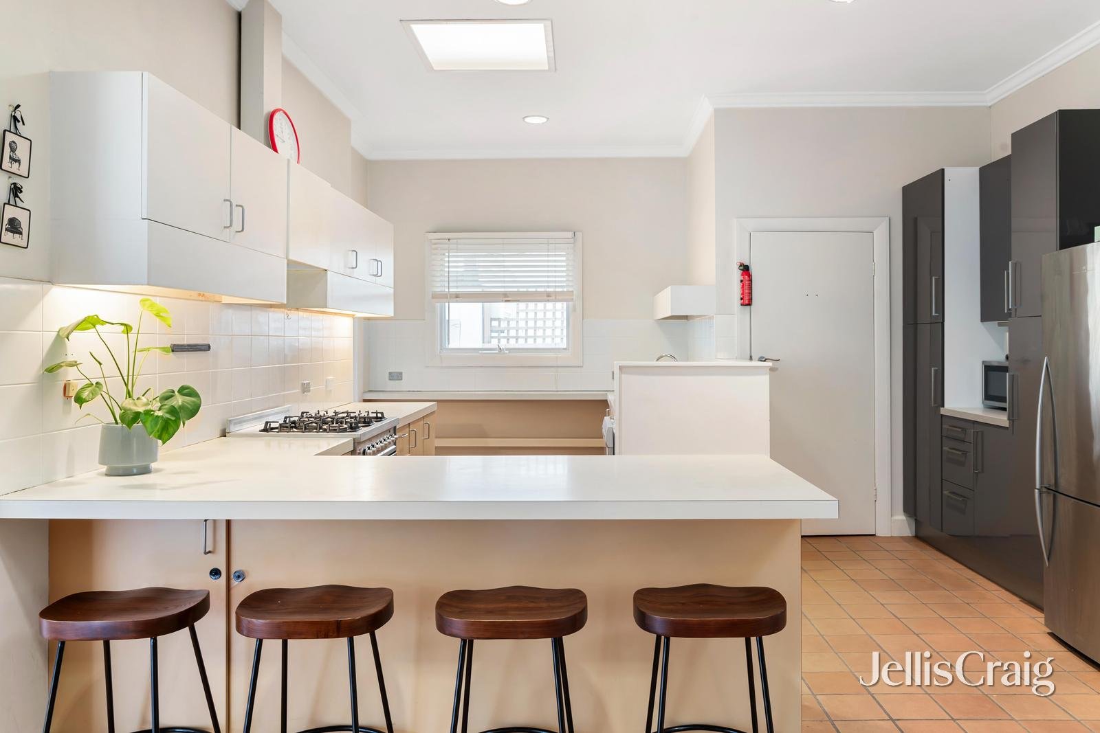 9 Pine Avenue, Camberwell image 5