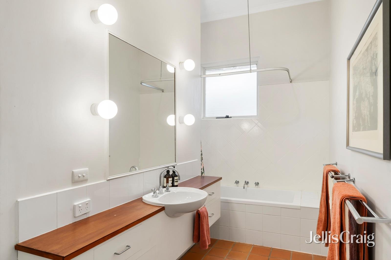 9 Pine Avenue, Camberwell image 10