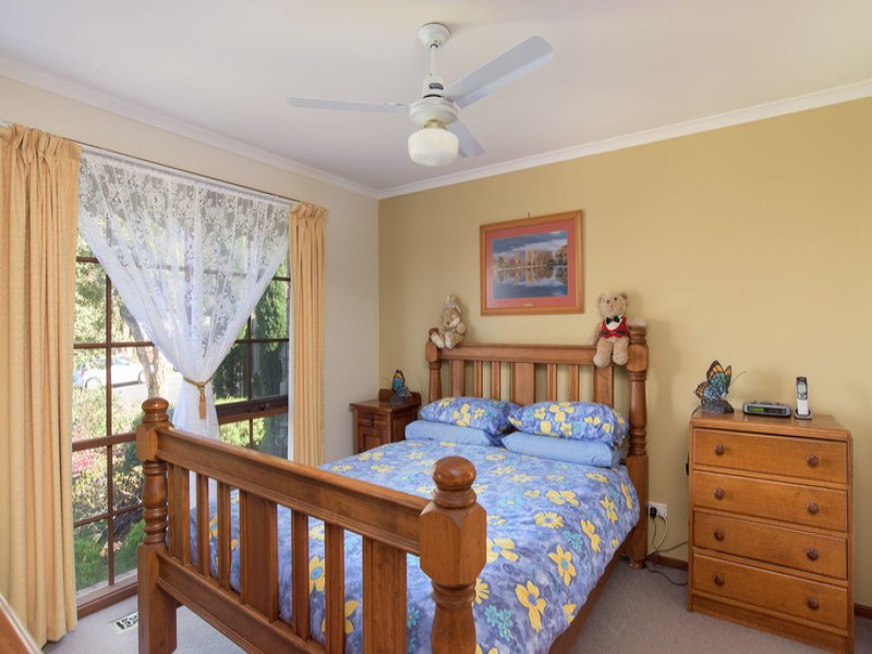 9 Quest Court, Mooroolbark image 7