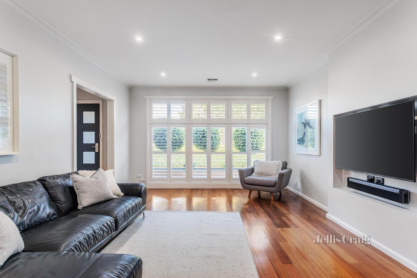 9 Railway Crescent, Bentleigh image 3