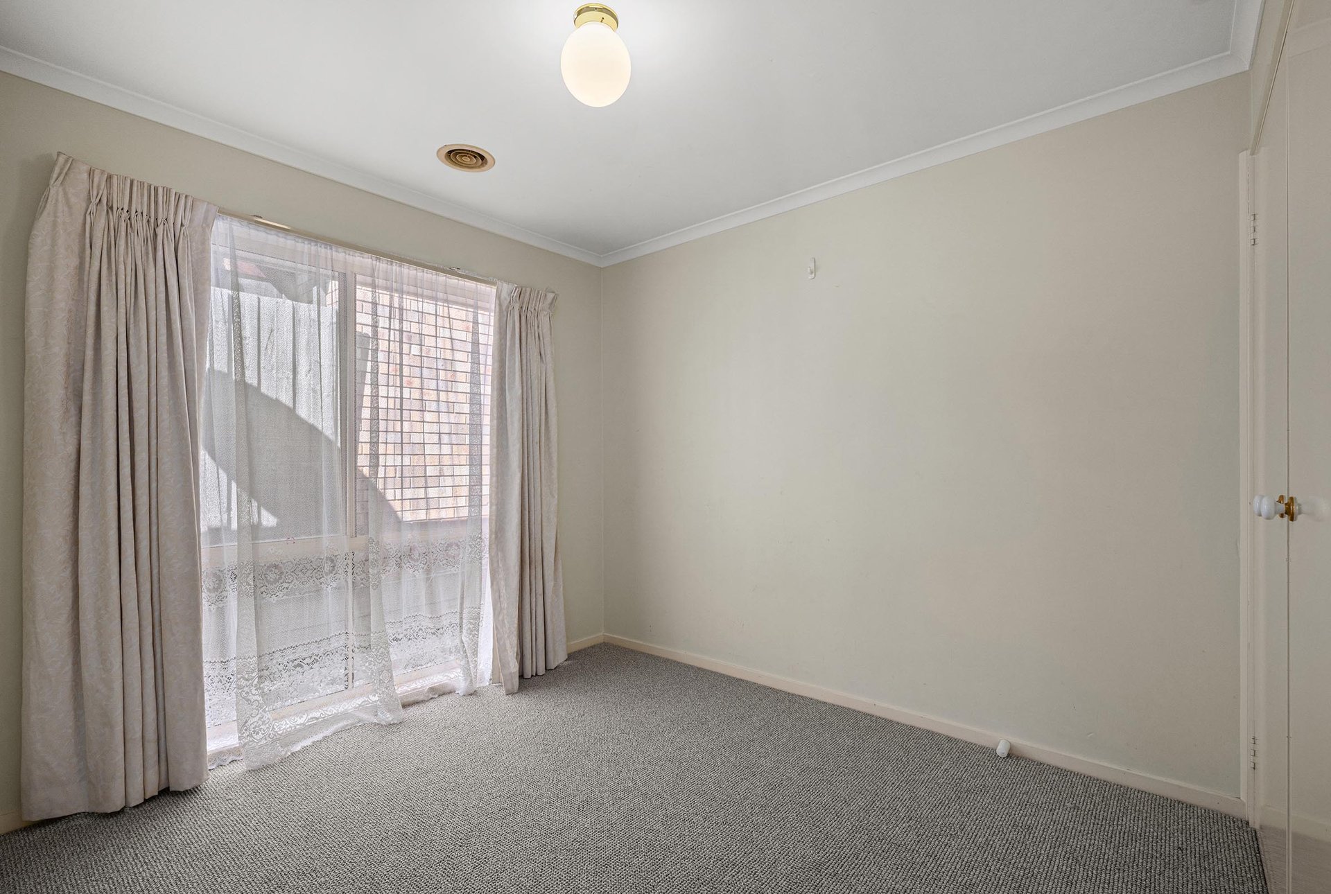 9 Ramble Crescent, Croydon image 8