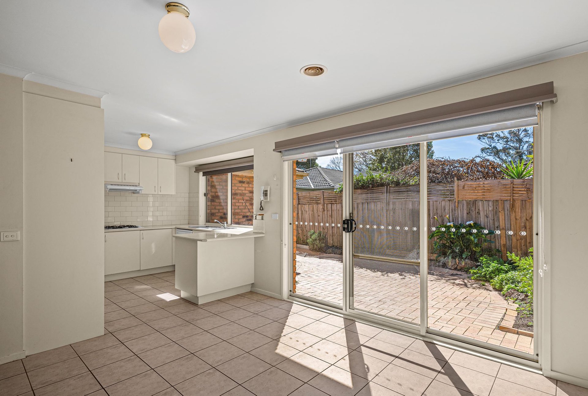 9 Ramble Crescent, Croydon image 4