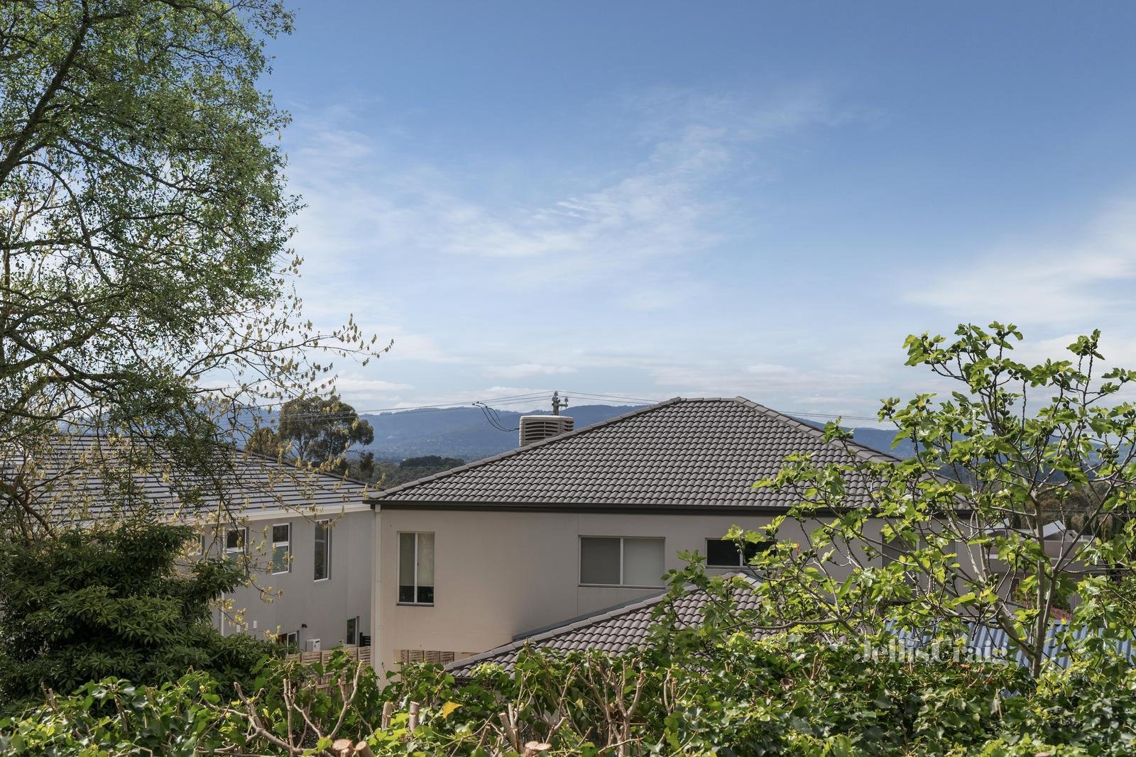 9 Rhodes Drive, Glen Waverley image 2