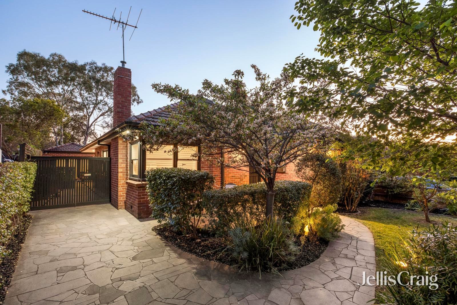 9 Robbins Street, Ivanhoe image 1