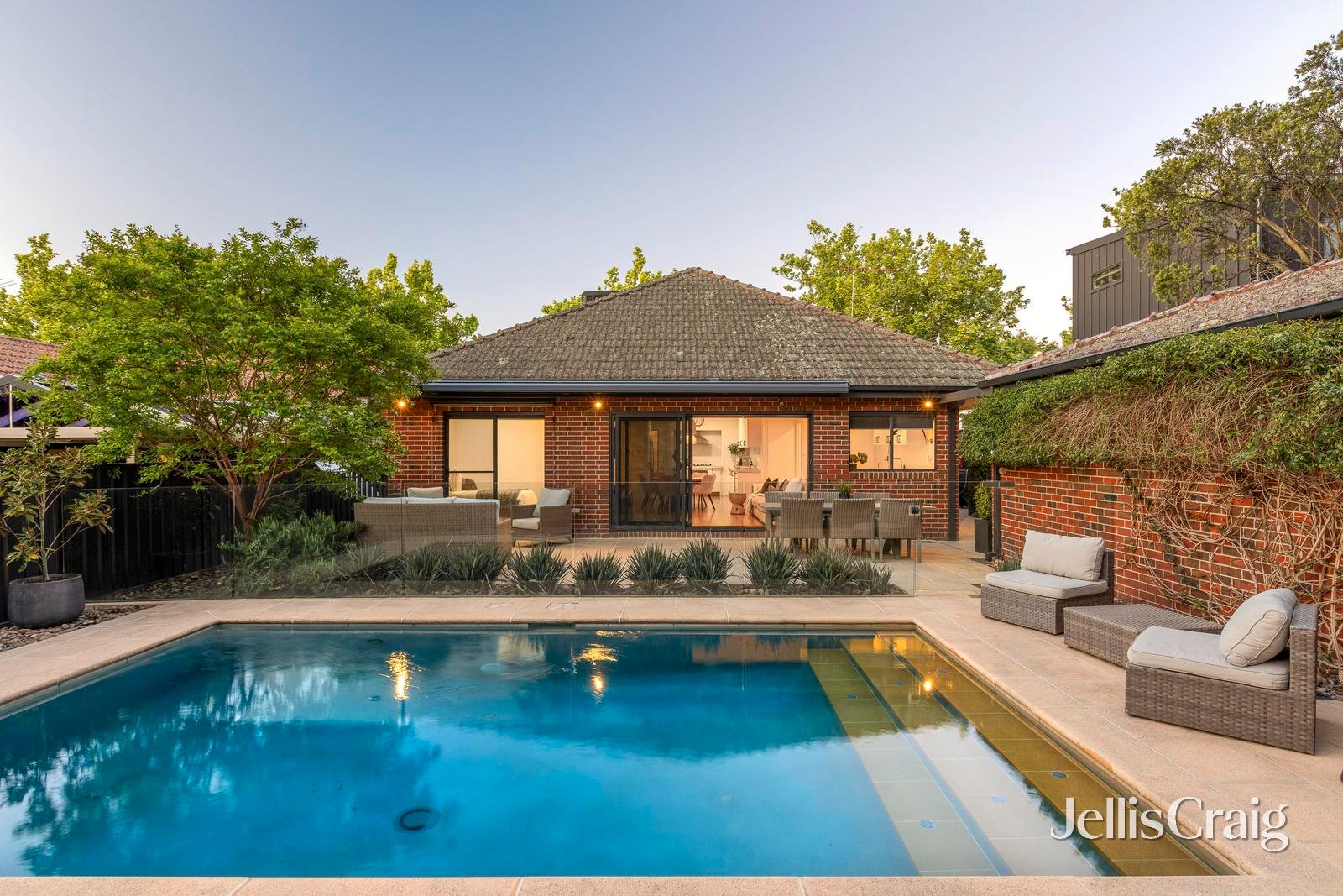 9 Robbins Street, Ivanhoe image 2