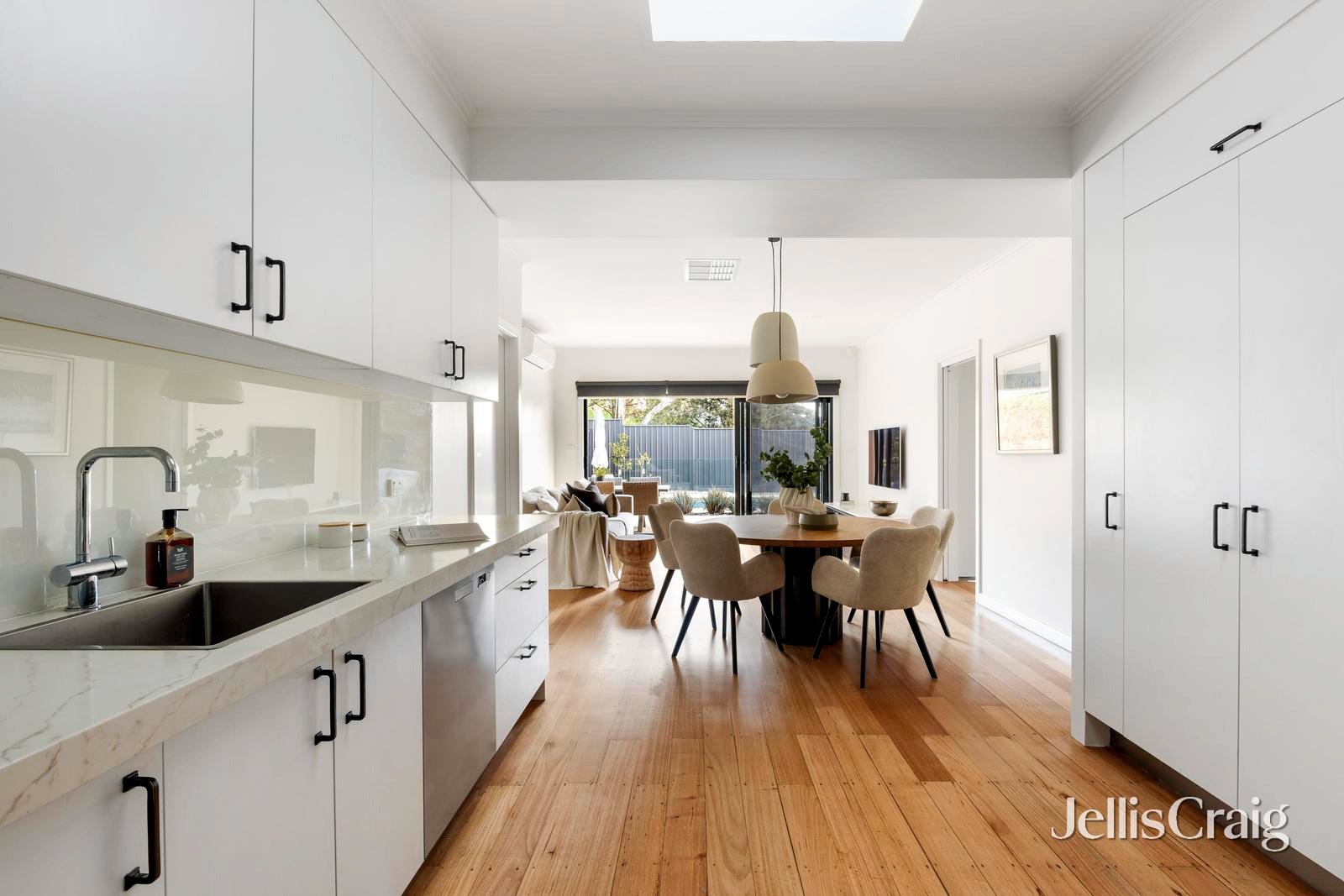 9 Robbins Street, Ivanhoe image 4