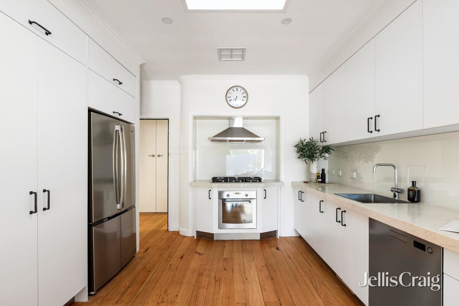 9 Robbins Street, Ivanhoe image 5