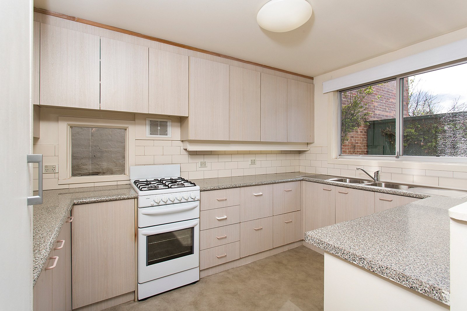 Property Gallery Thumbnail 3