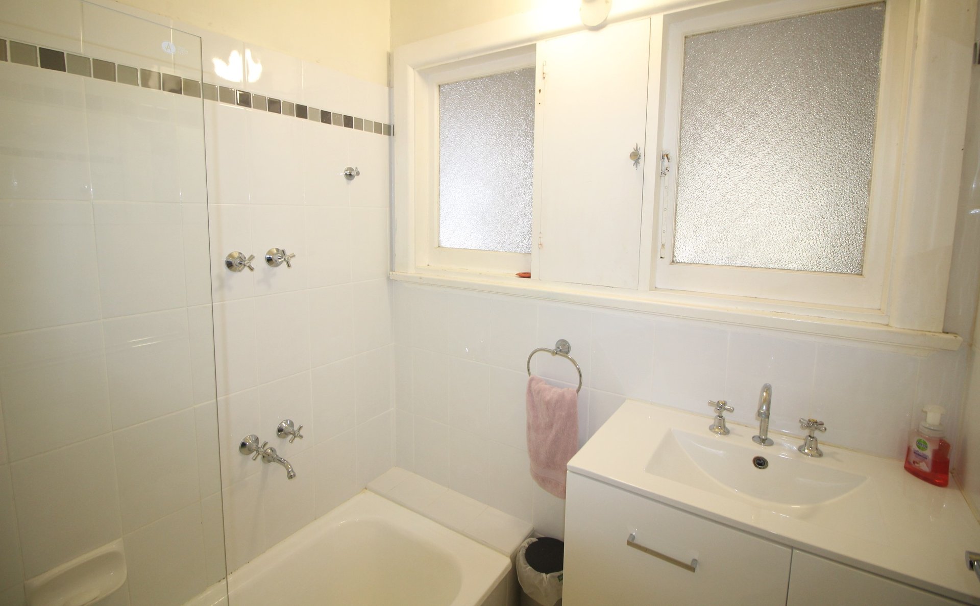 9 Rugby Street, Belmont image 5