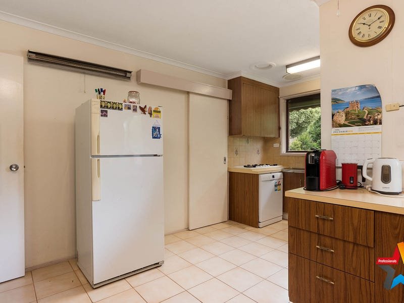 9 Selina Avenue, Mooroolbark image 8