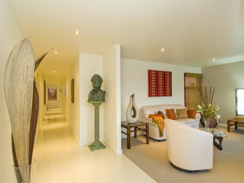 9 Shortland Way, Leopold image 3