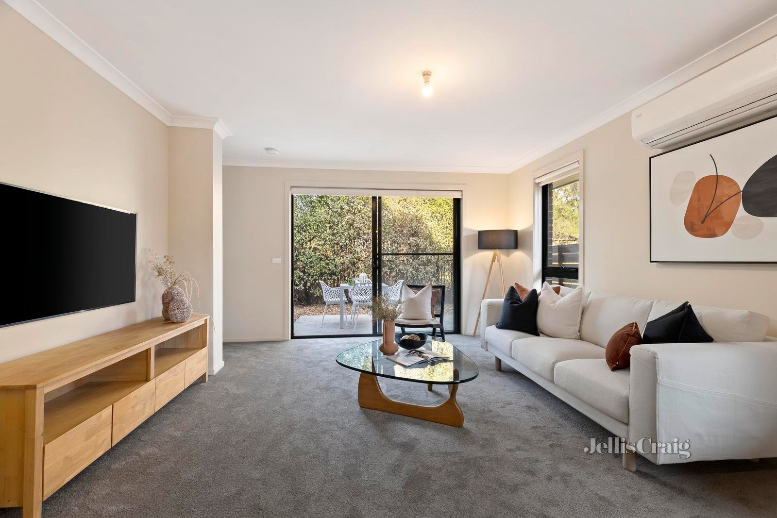 9 Spriggs Drive, Croydon image 2