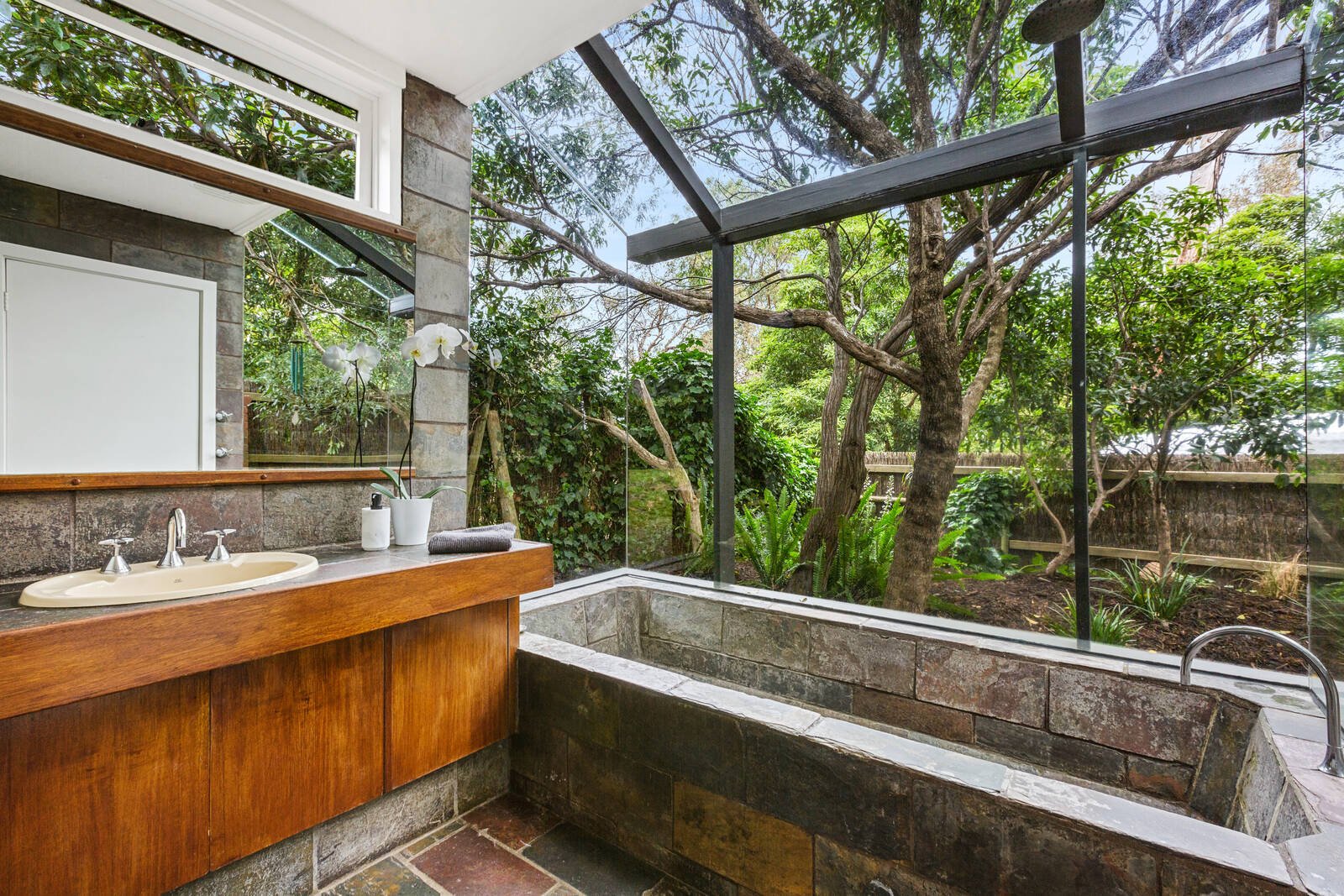 Property Gallery Thumbnail 6