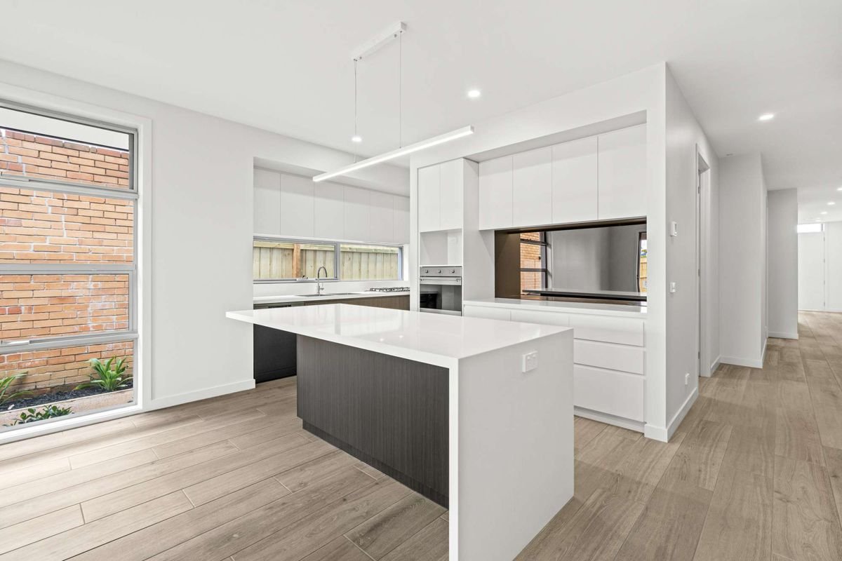 9 Taylor Avenue, Burwood East image 2