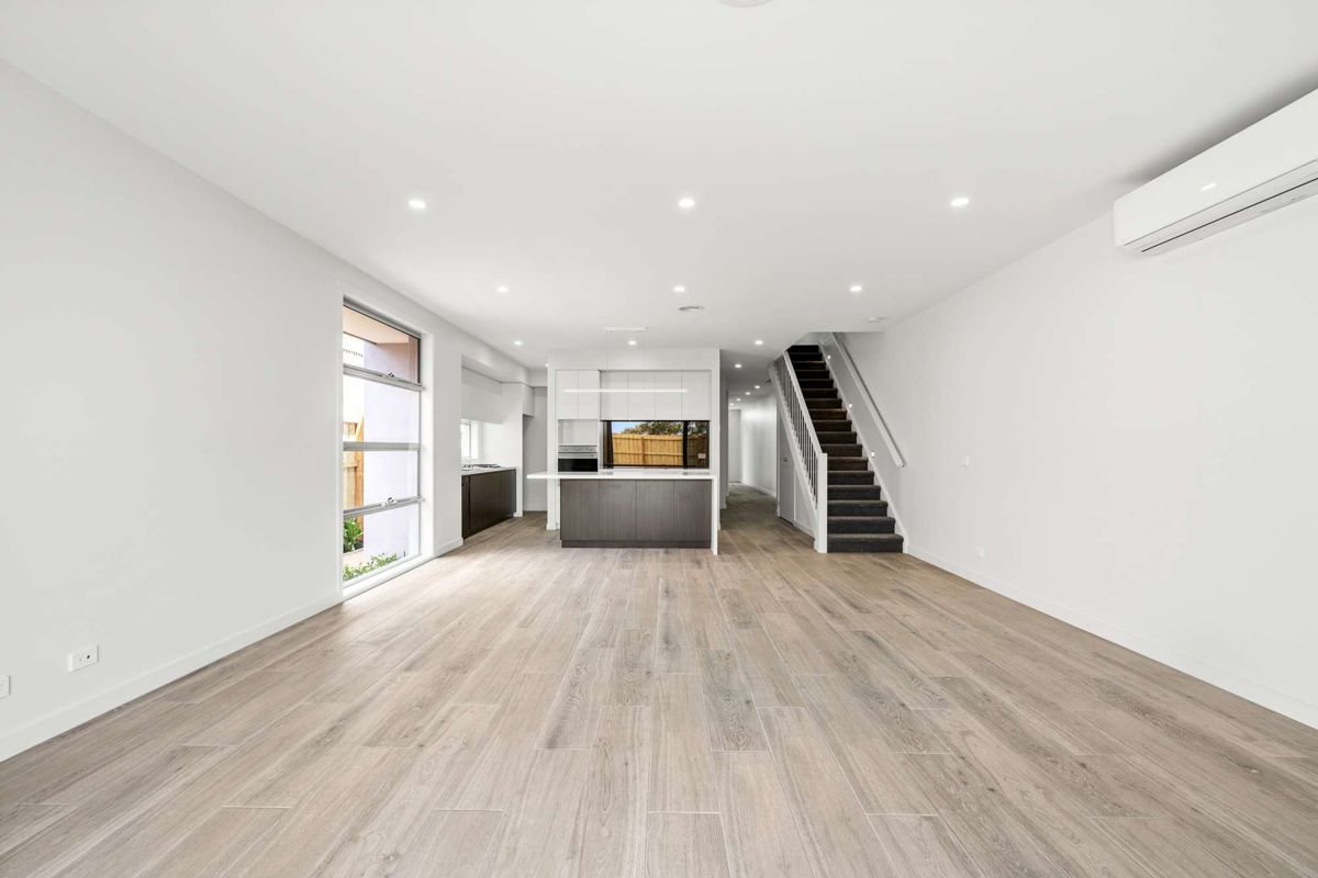 9 Taylor Avenue, Burwood East image 4