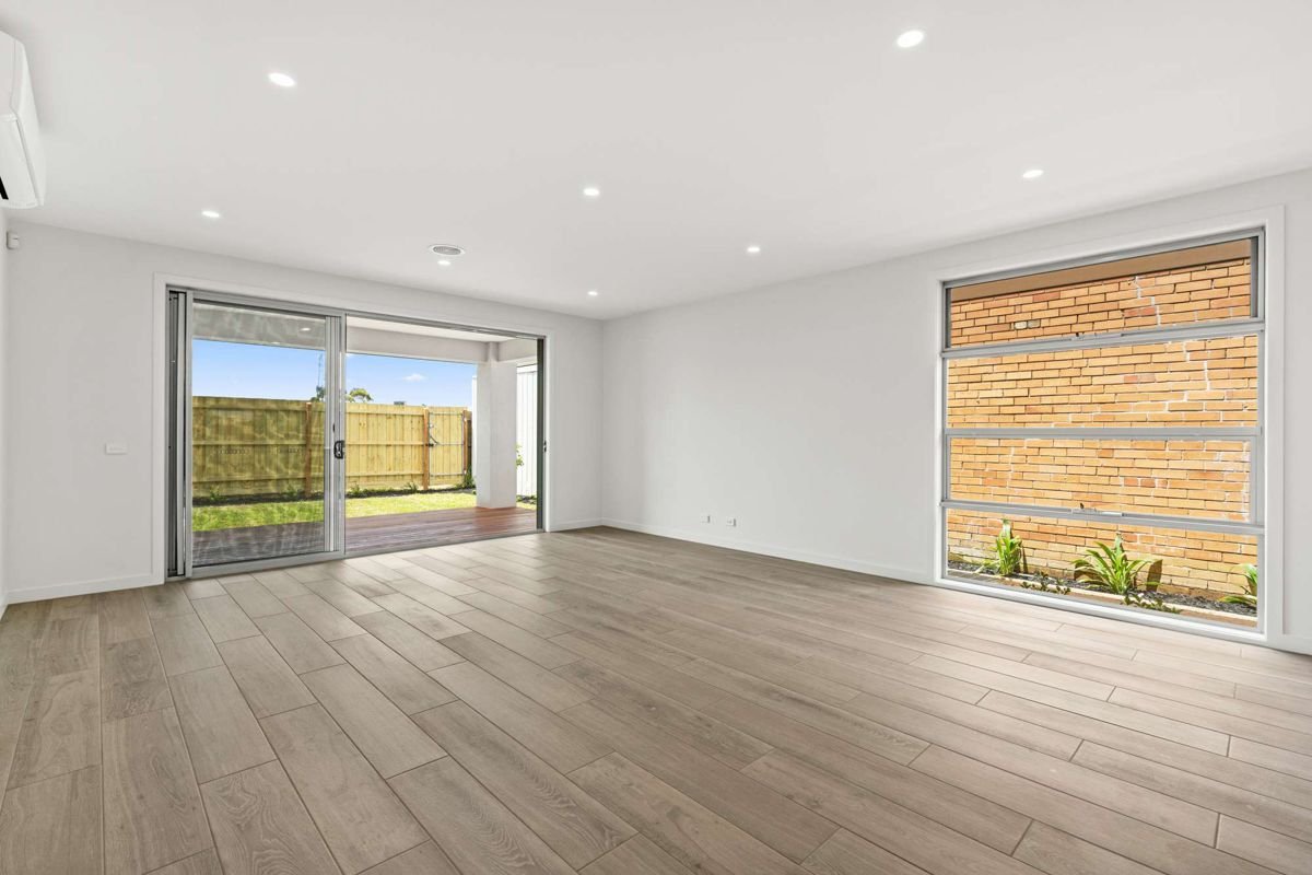 9 Taylor Avenue, Burwood East image 5